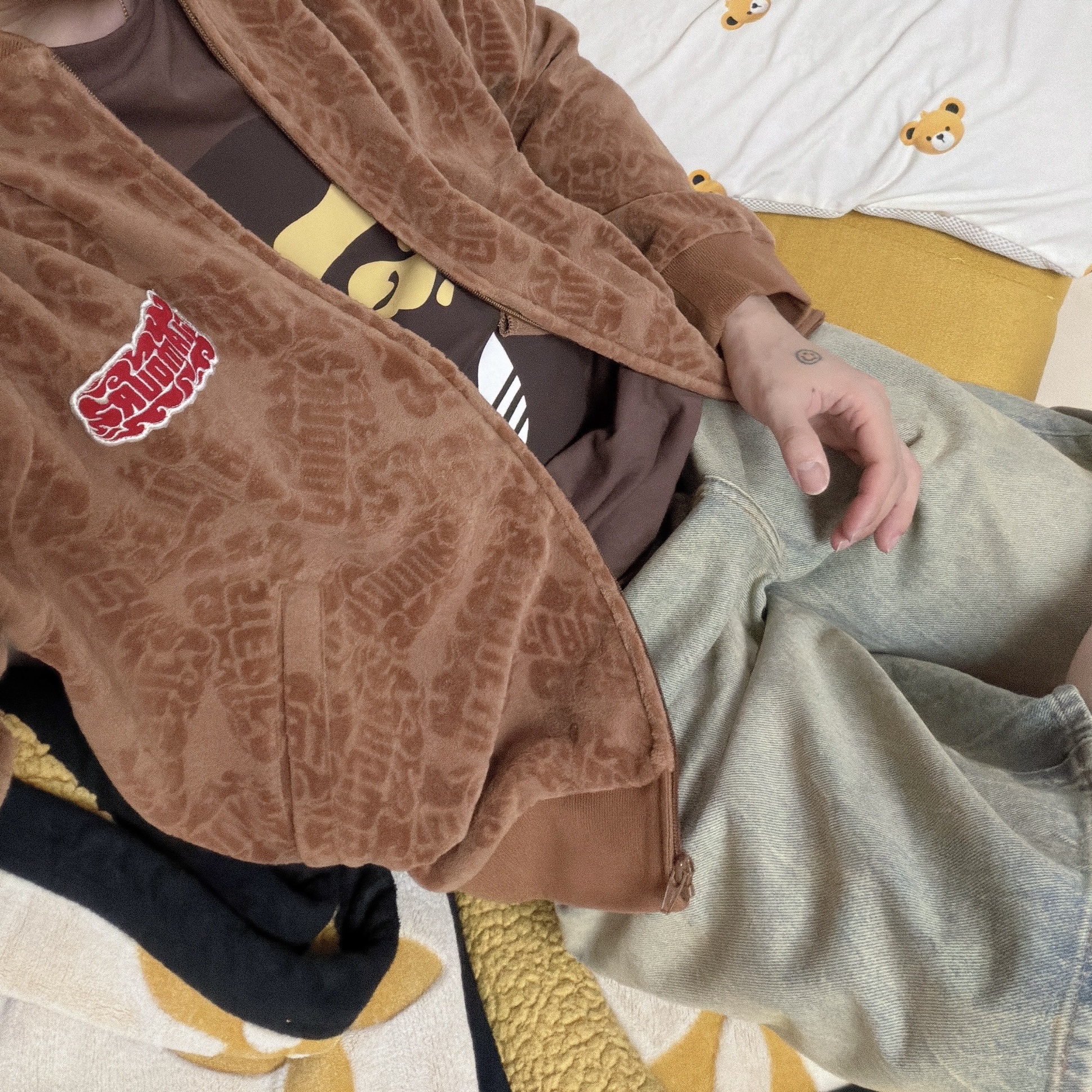 Stussy Denim Big OL' Shorts Beach Wash, Adidas x BAPE Short Sleeve T-Shirt Earth Strata - KR Sizing 착용 스타일