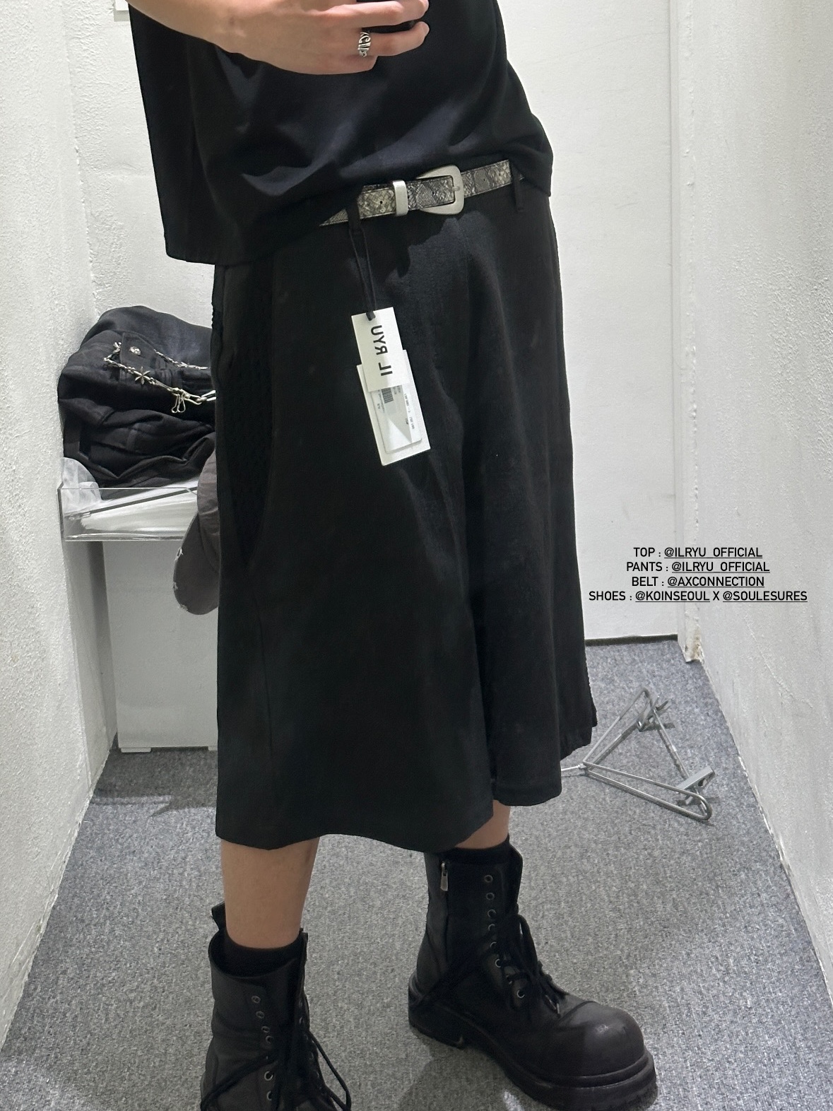 AX CONNECTION Light Snake Texture Belt Beige 착용 스타일