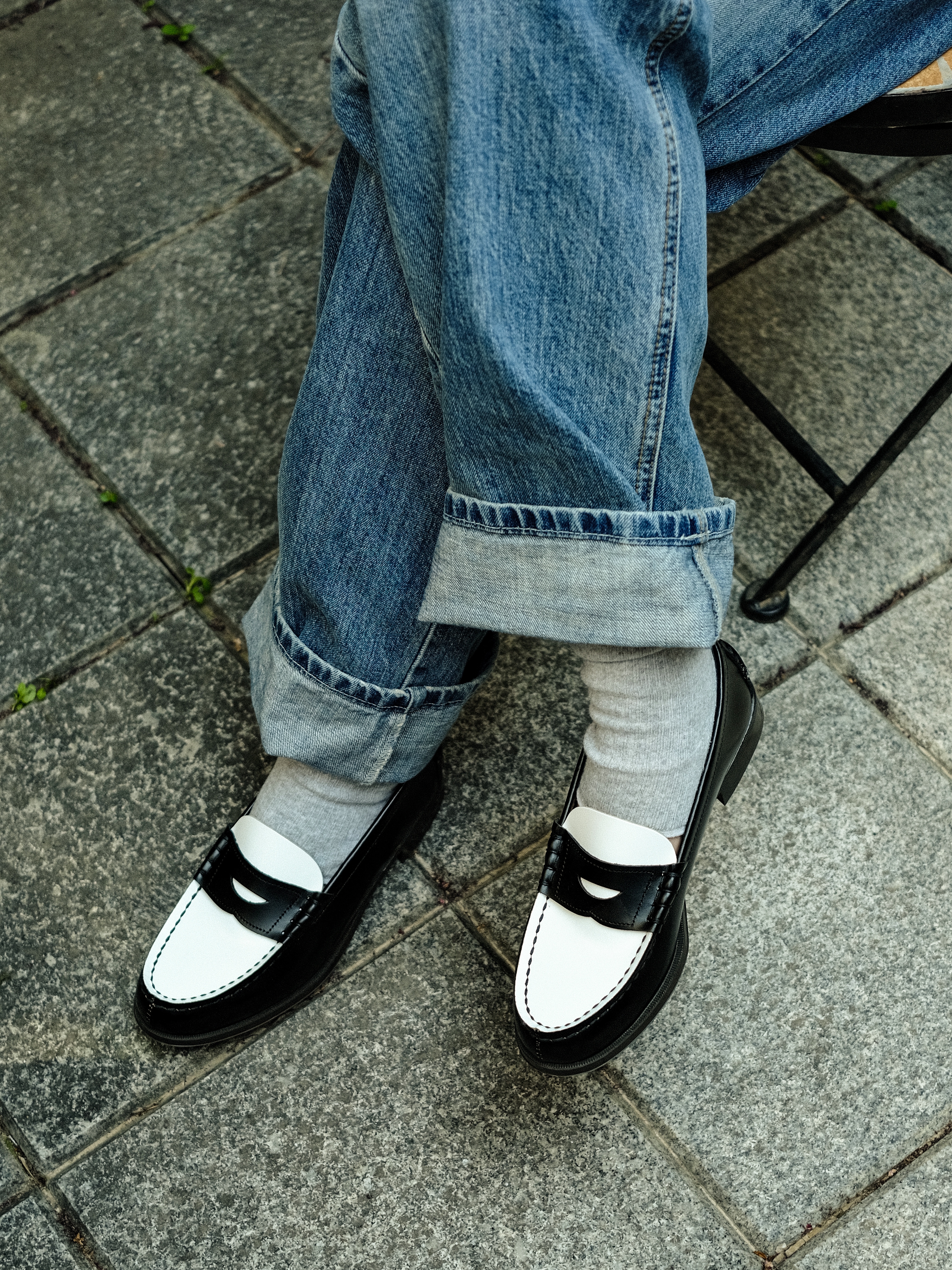 Haruta HS-304 Penny Loafer Black & White 착용 스타일 - 3