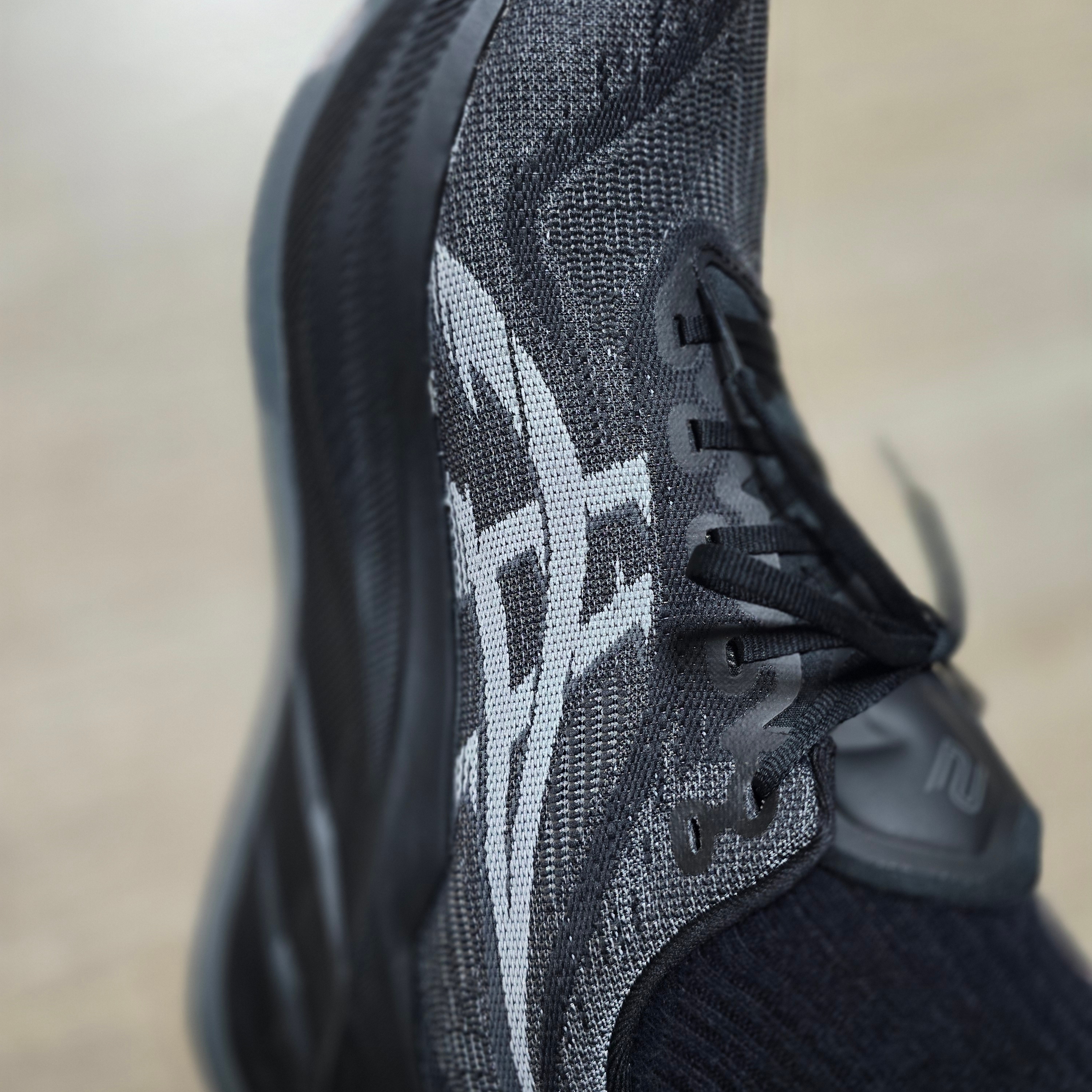 Asics Superblast 2 Black White 착용 스타일