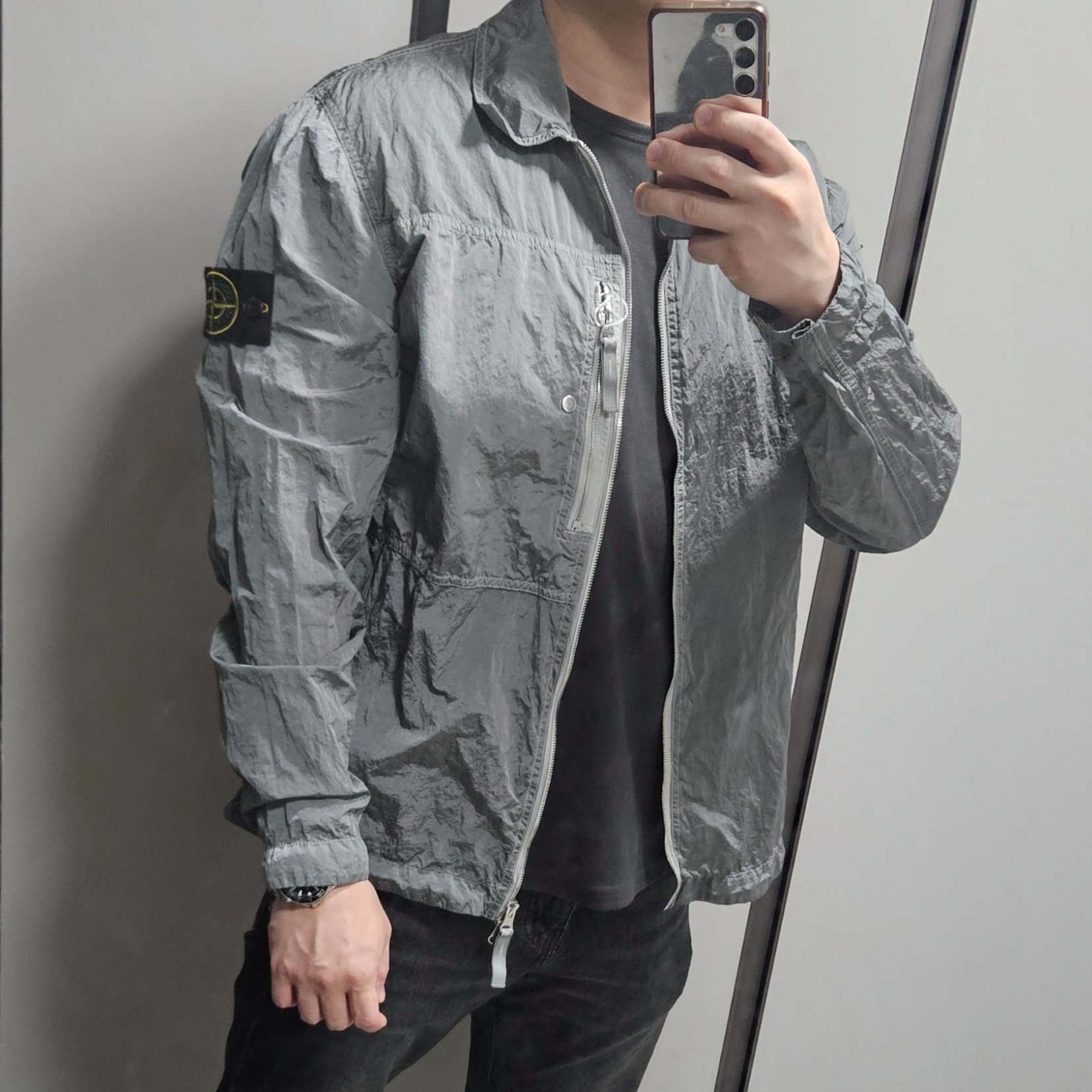 Stone Island 1200038 Nylon Metal In Econyl Regular-Fit Overshirt with Zip Pocket Pearl Grey - 26SS 착용 스타일