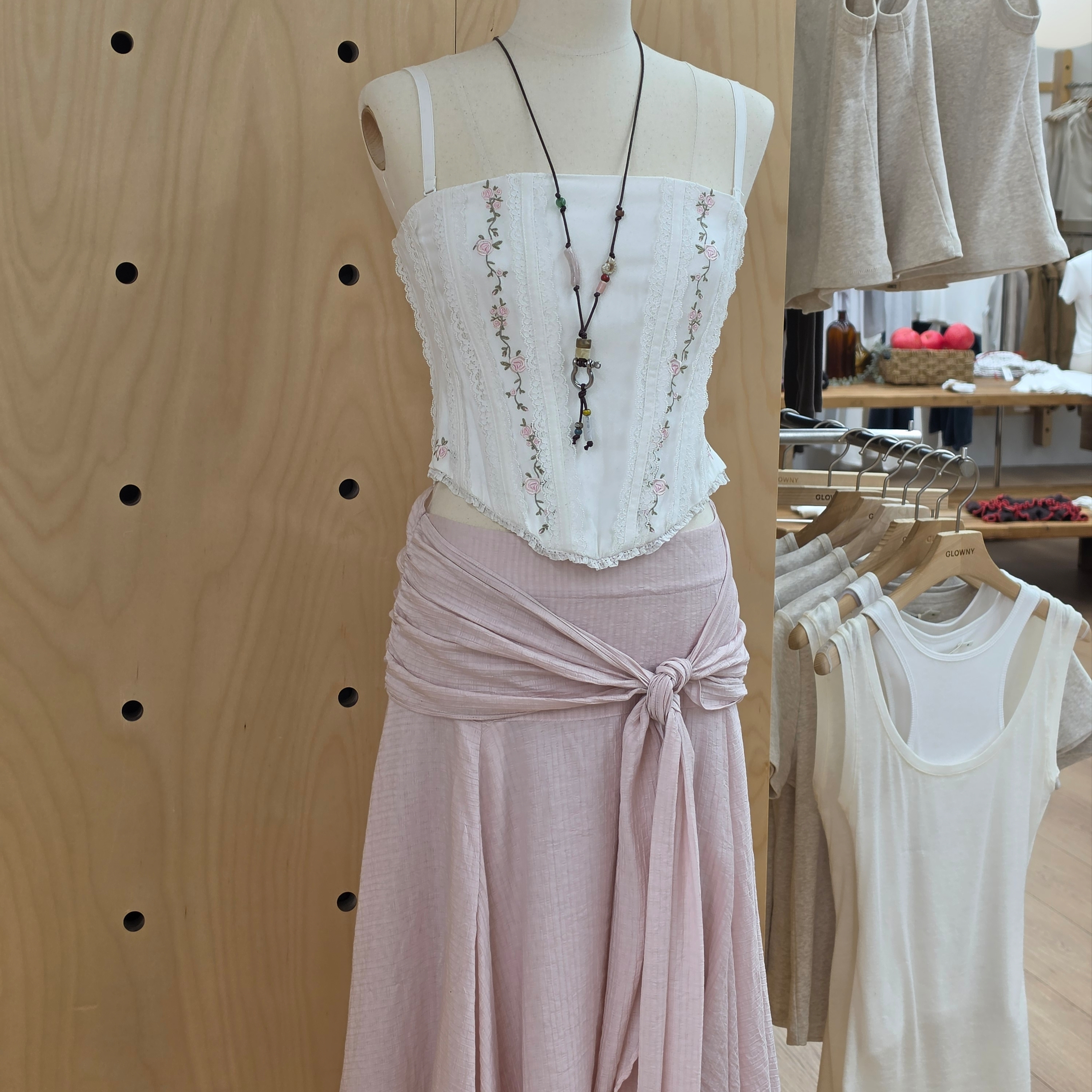 (W) Glowny Sunset Drape Midi Skirt Light Pink, (W) Glowny Lace Rose Corset Top White 착용 스타일