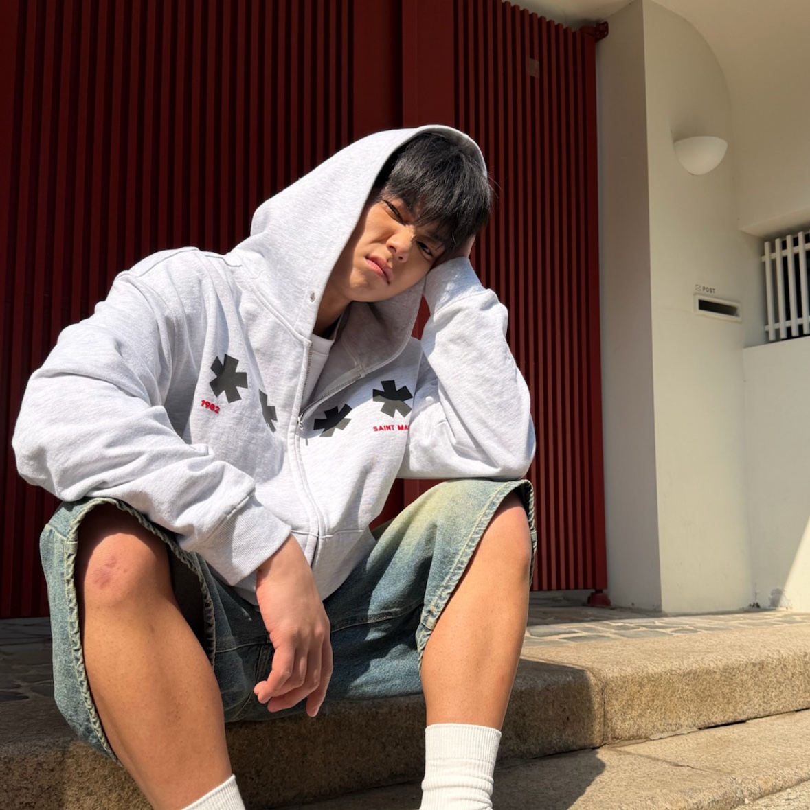 AMOU Square Star Hoodie Zip Up White Melange, AMOU Work For Peace 5pannel Cap Black 착용 스타일 - 2