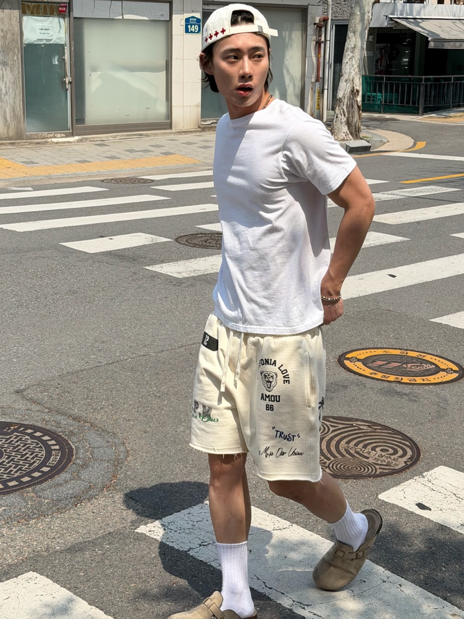 [KREAM 단독] AMOU Cali Shorts Cream, AMOU Work For Peace 5pannel Cap Ivory 착용 스타일 - 3