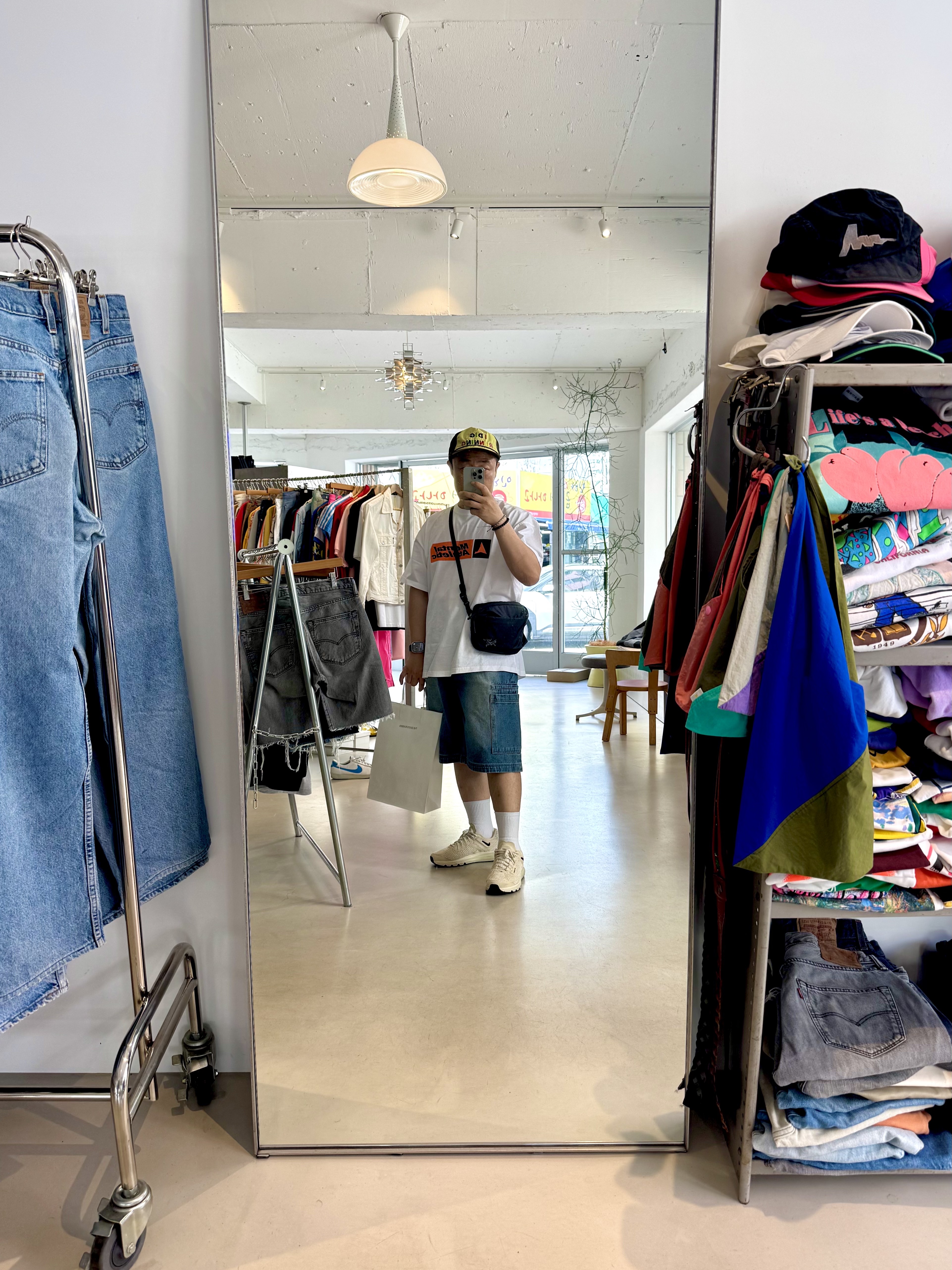 Alex Zono I Dig Running Rainbow Trucker Hat Yellow Brown, Arc'teryx Heliad 6 Crossbody Bag Black 착용 스타일
