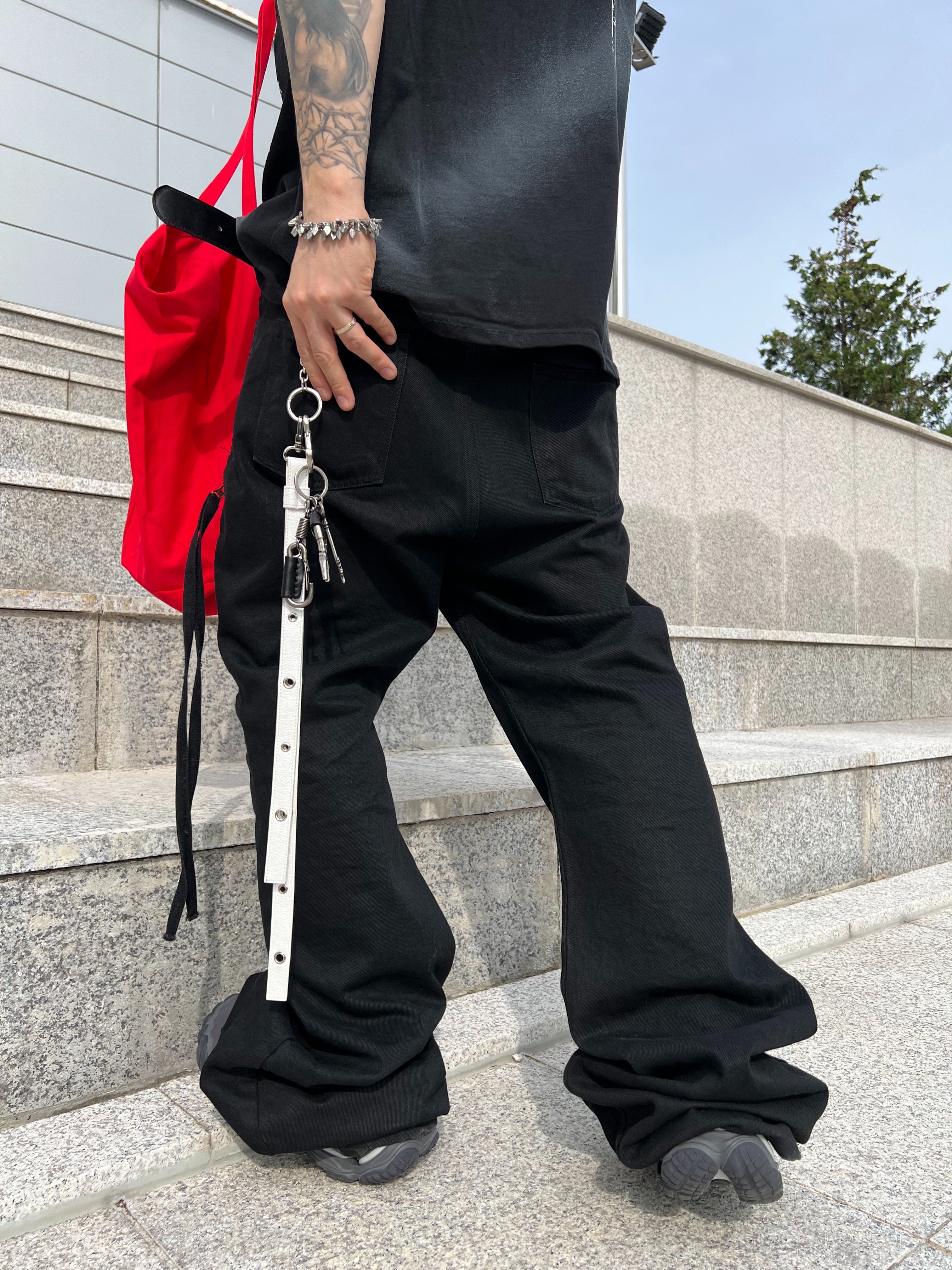 Gentle Monster Paranoyd 02 Silver Clear, emostanceclub Leather Patch Flared Jeans V3 Black 착용 스타일 - 5