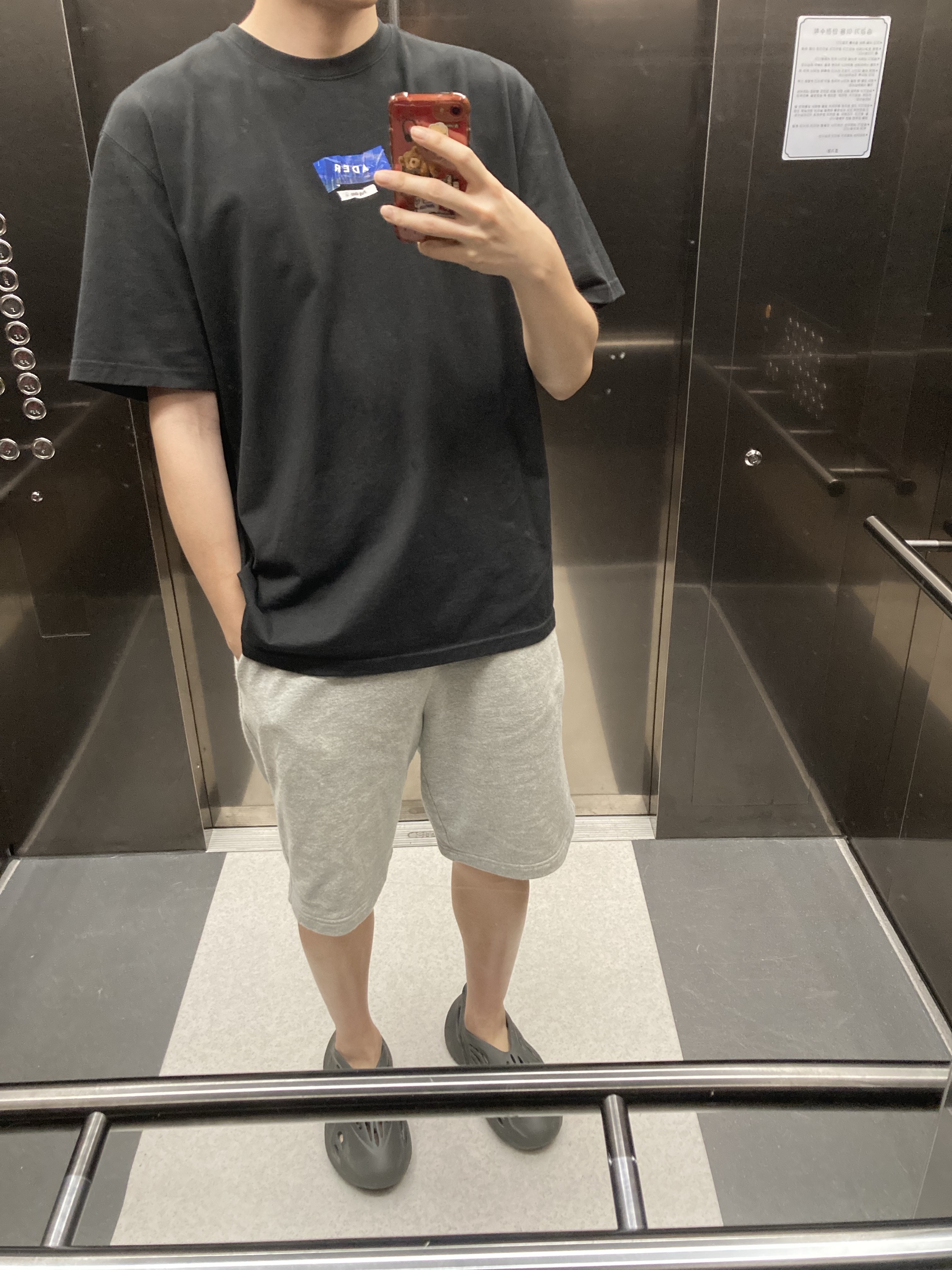 Ader Error Plugshop Jamsil T-Shirt Black, Adidas Yeezy Foam RNNR Carbon 착용 스타일