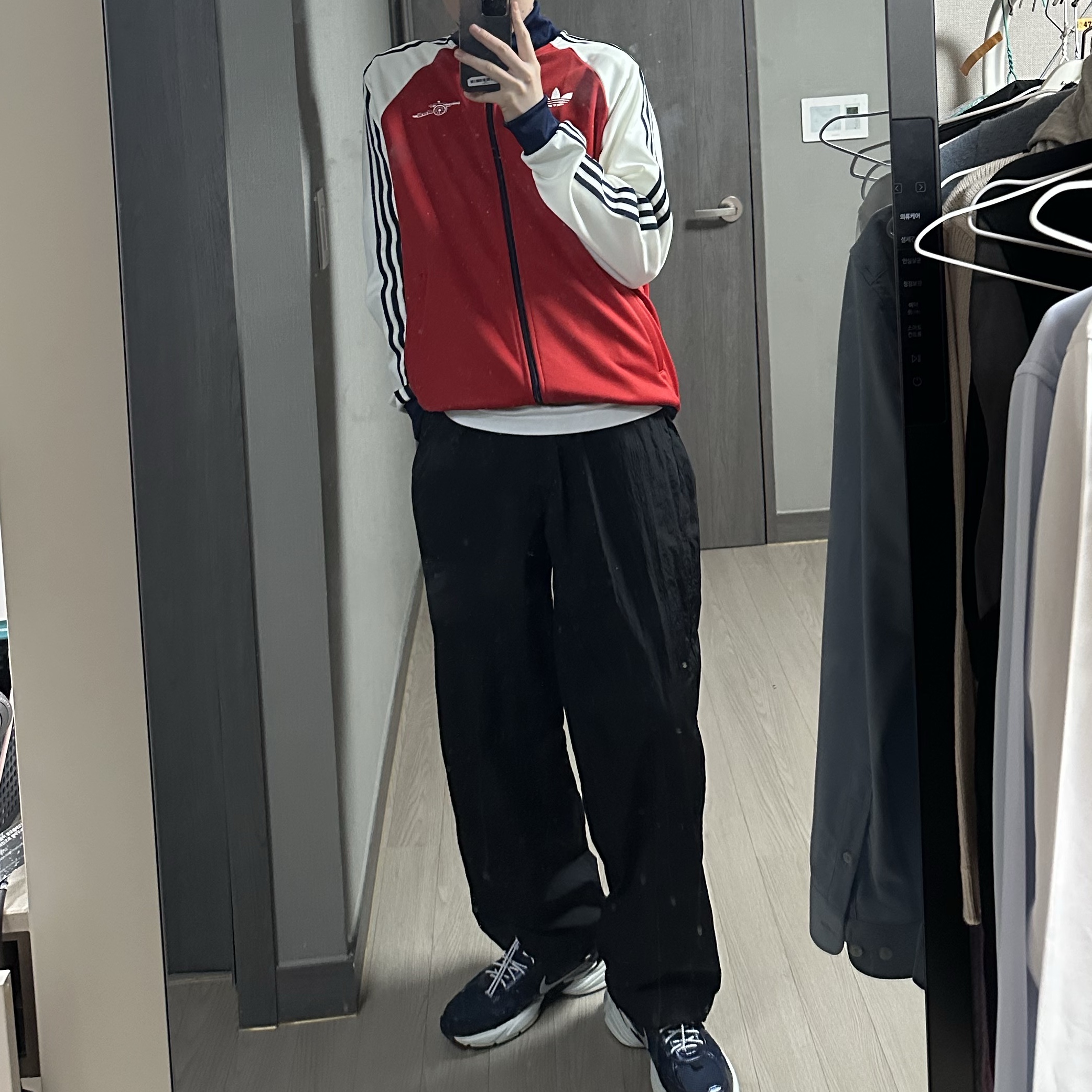 Adidas Adicolor Classics Firebird Track Top Black - KR Sizing, Converse Chuck 70 Hi Black 착용 스타일 - 2