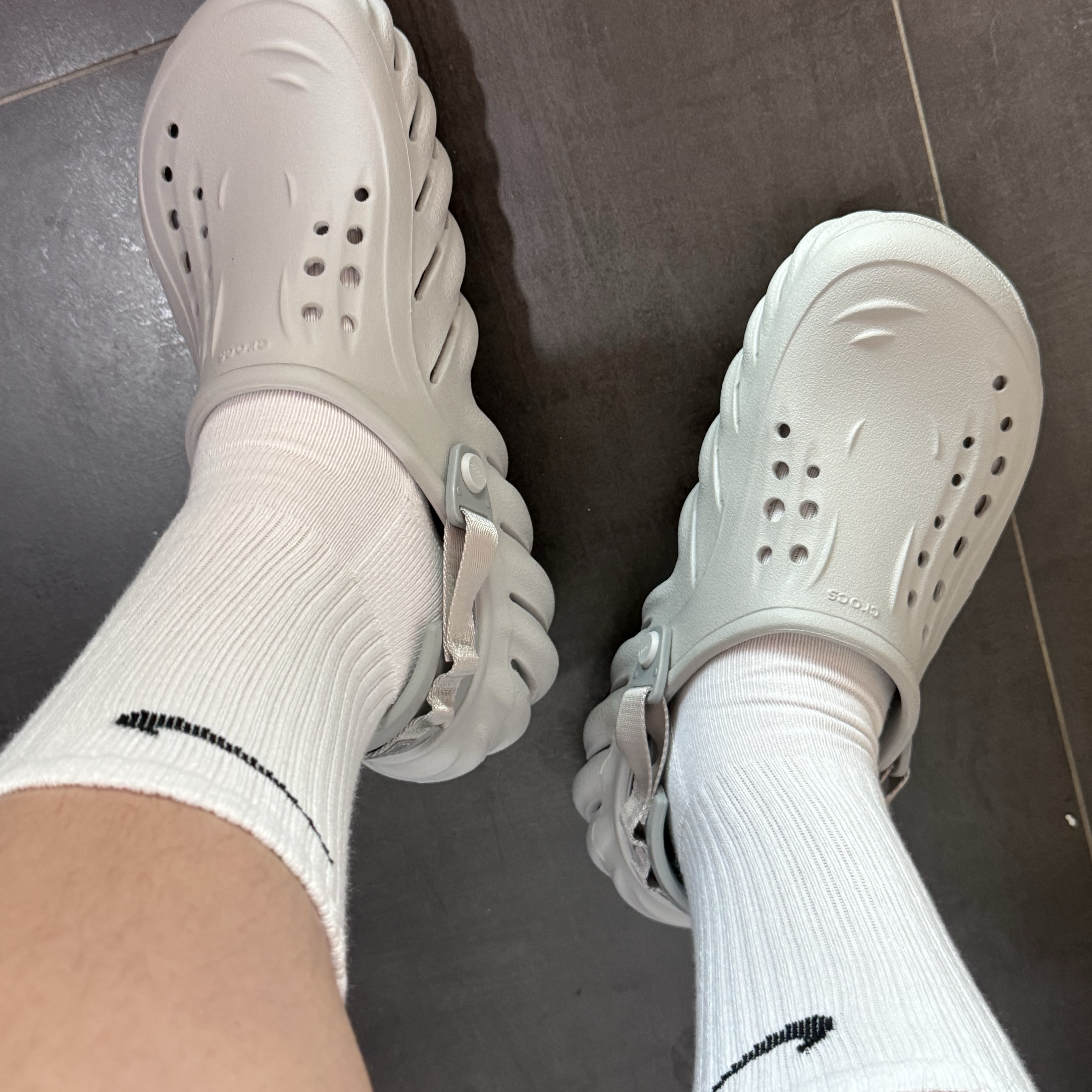 Crocs Echo Clog Atmosphere 착용 스타일