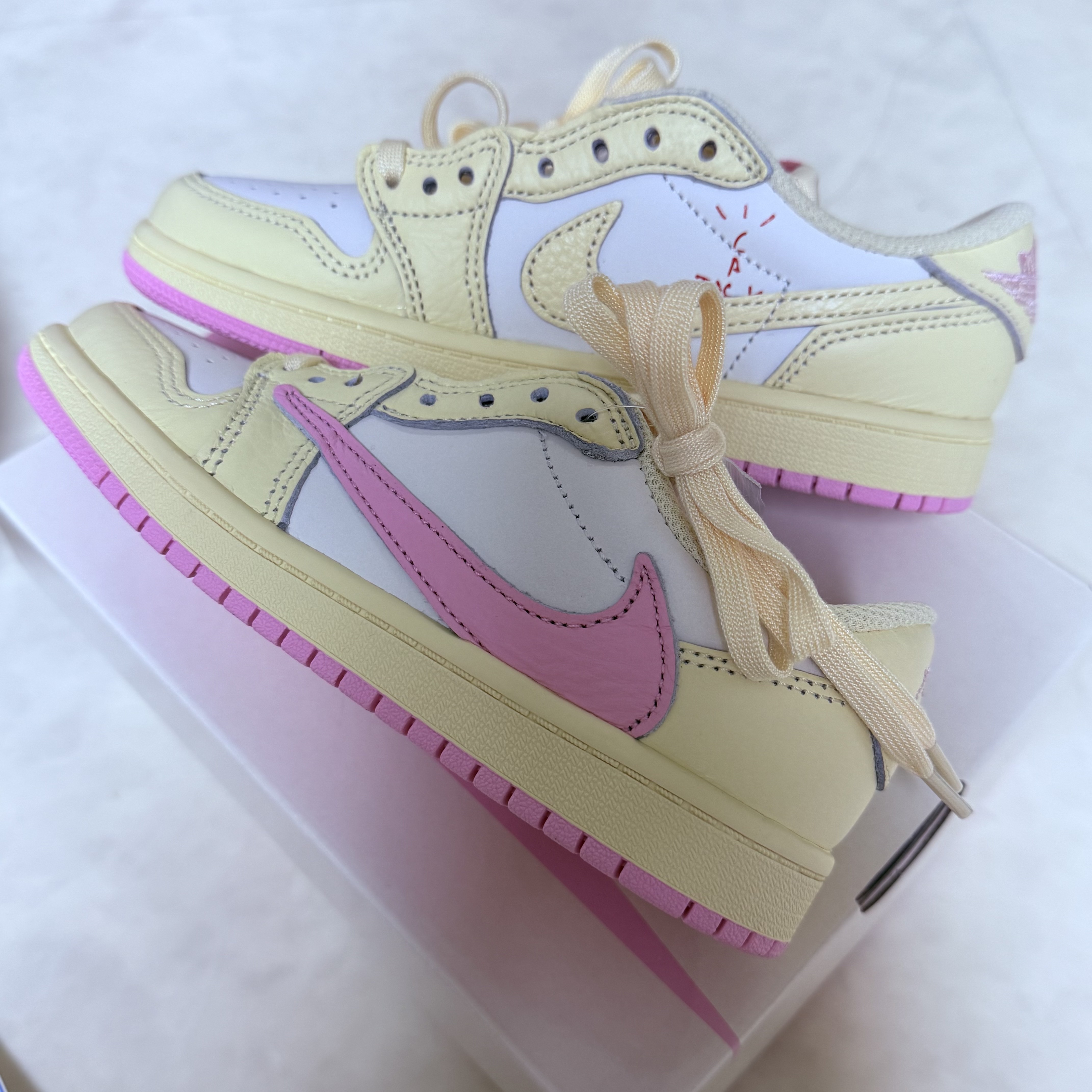 (PS) Jordan 1 x Travis Scott Retro Low OG SP Muslin Shy Pink 착용 스타일