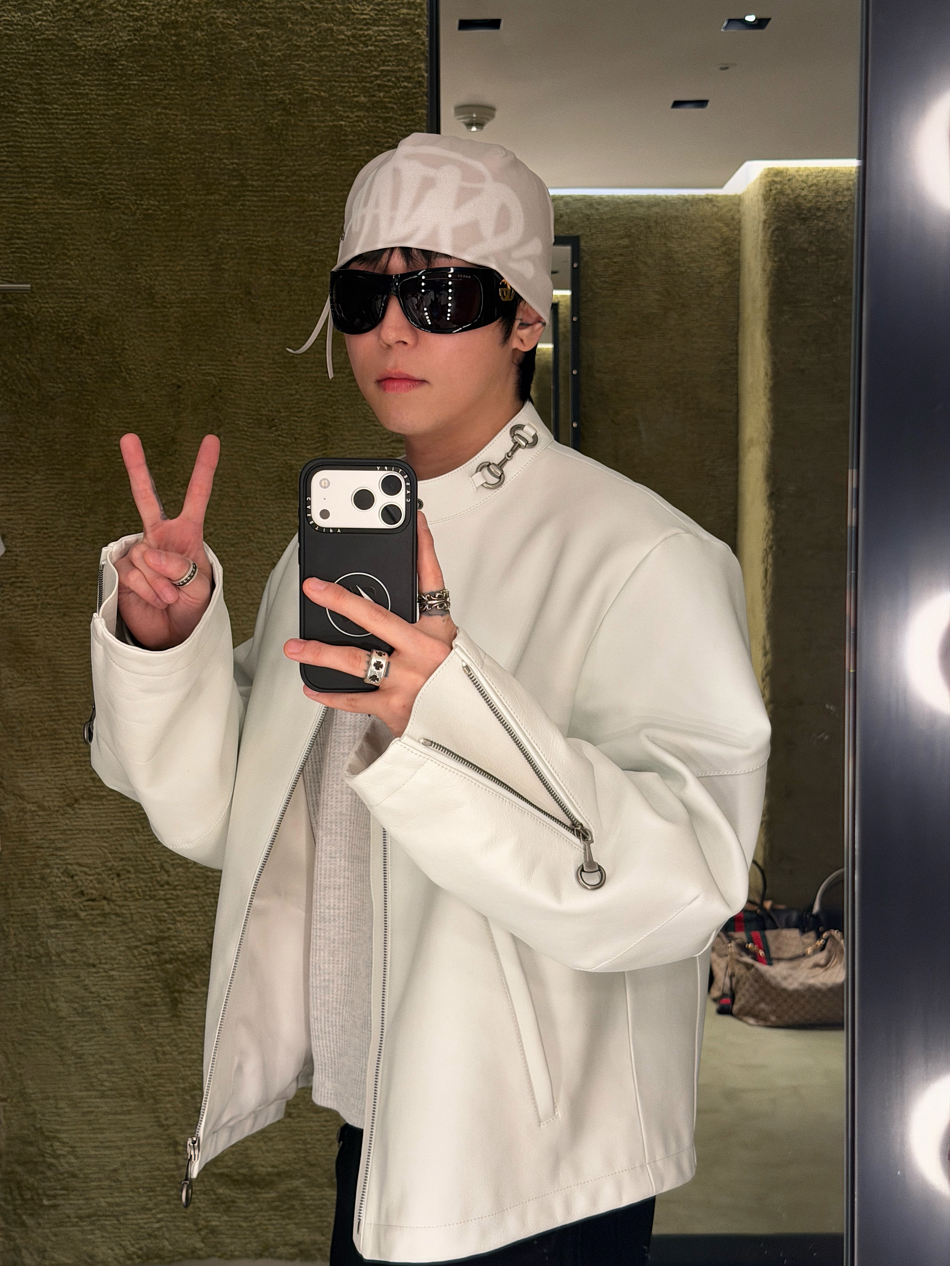 Post Archive Faction (Paf) x Central Cee Syna Beanie Light Gray, Louis Vuitton LV Buttersoft Sneakers Beige 착용 스타일 - 4