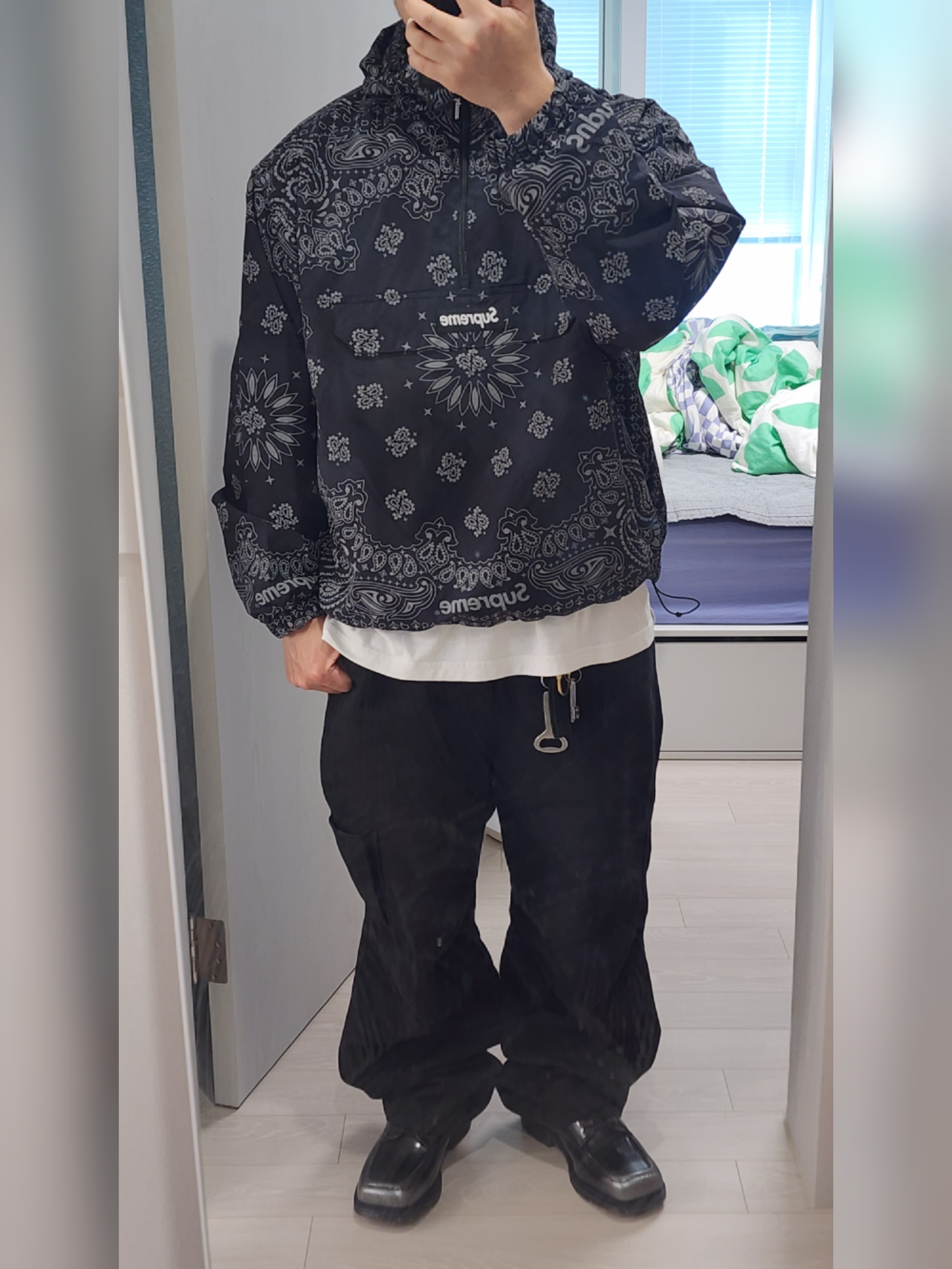 Supreme Reflective Bandana Anorak Black - 26SS, Supreme Bottle Opener Keychain Silver - 24FW 착용 스타일