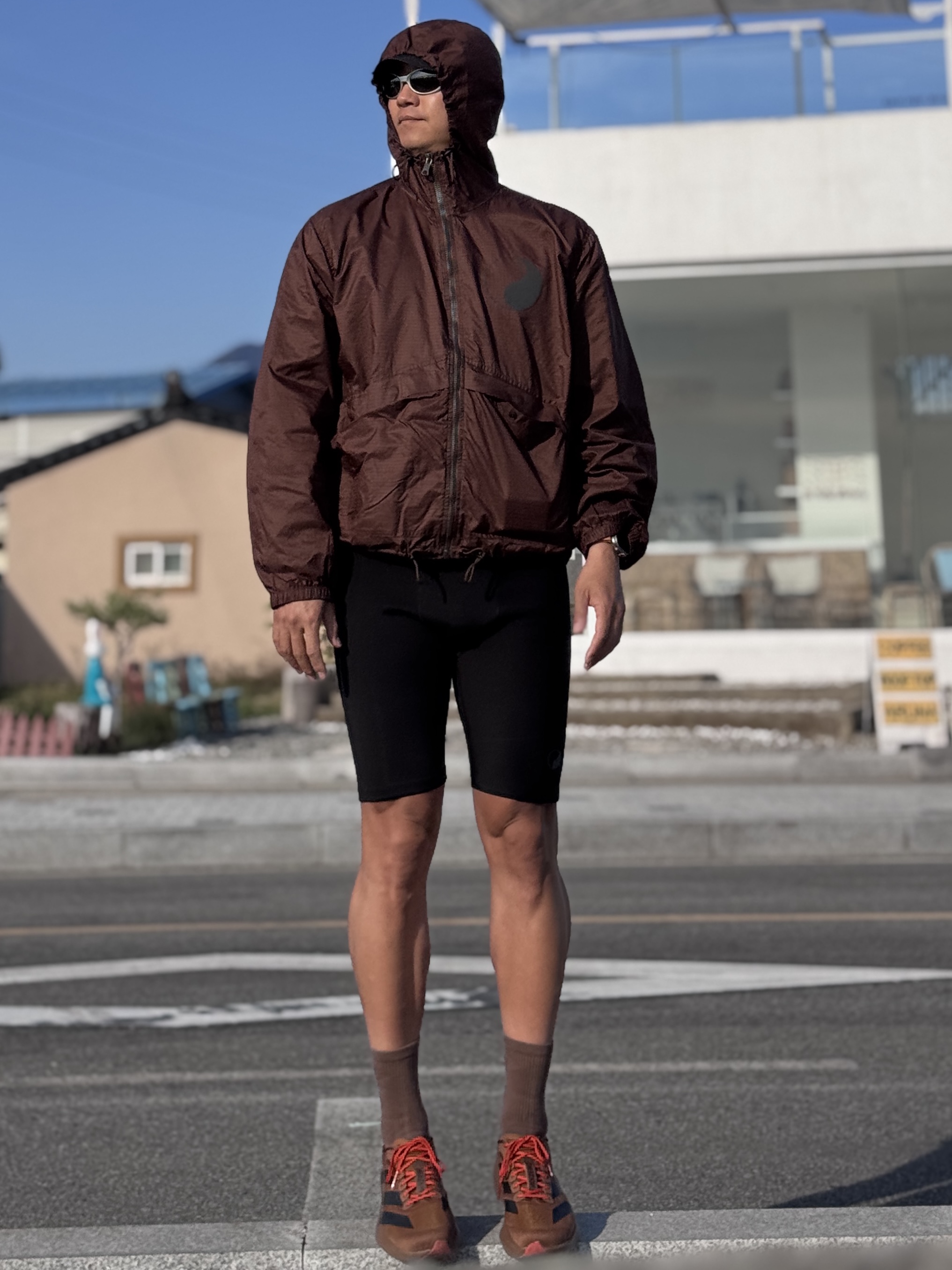 Satisfy Mothtech T‑Shirt Sun Bleached Falcon, Nike x Tom Sachs Down Fill Shorts Black 착용 스타일 - 6