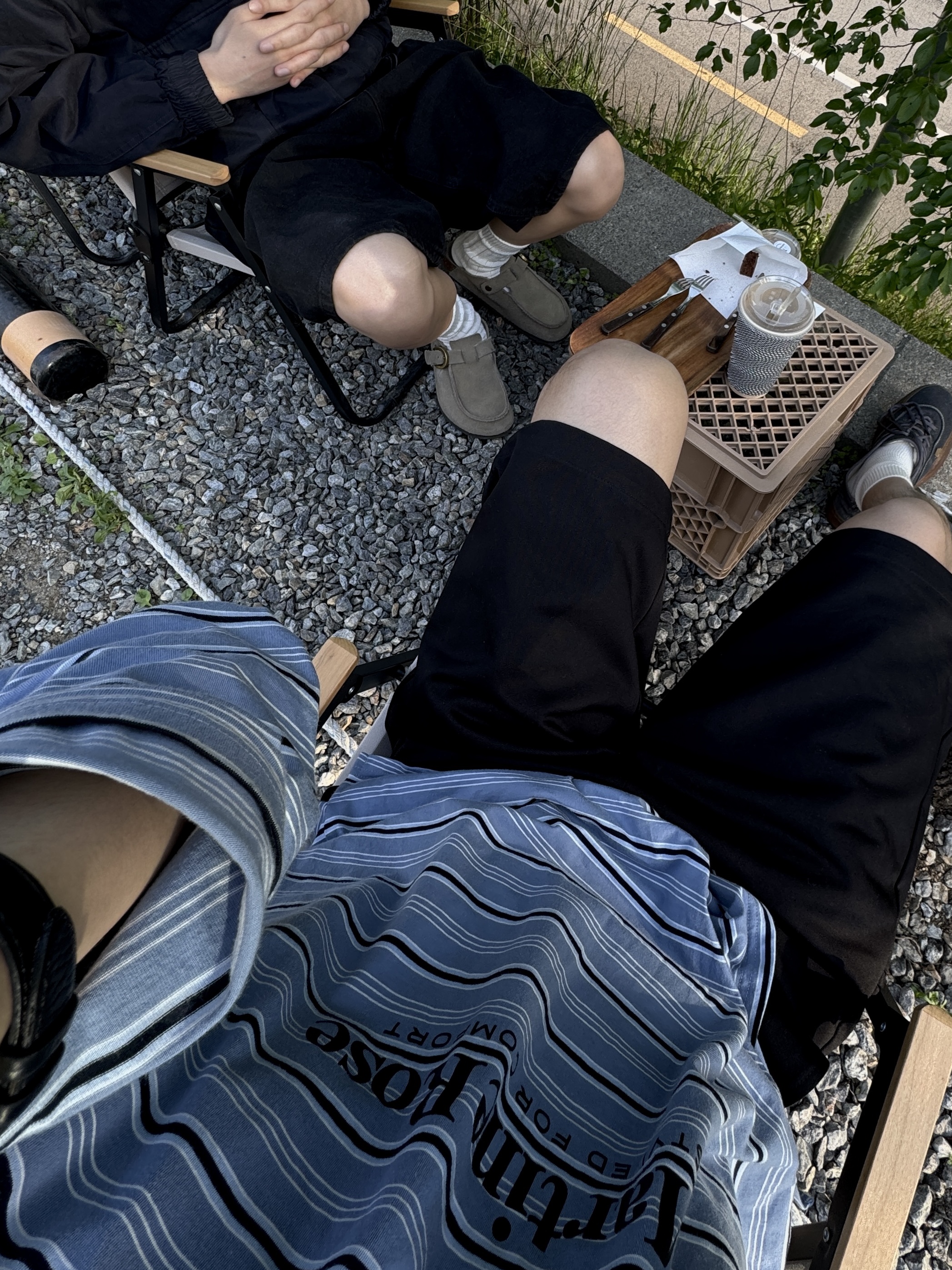 Martine Rose Stretched Polo Blue Stripe, ERL Camino Low Skate Sneakers Black 착용 스타일