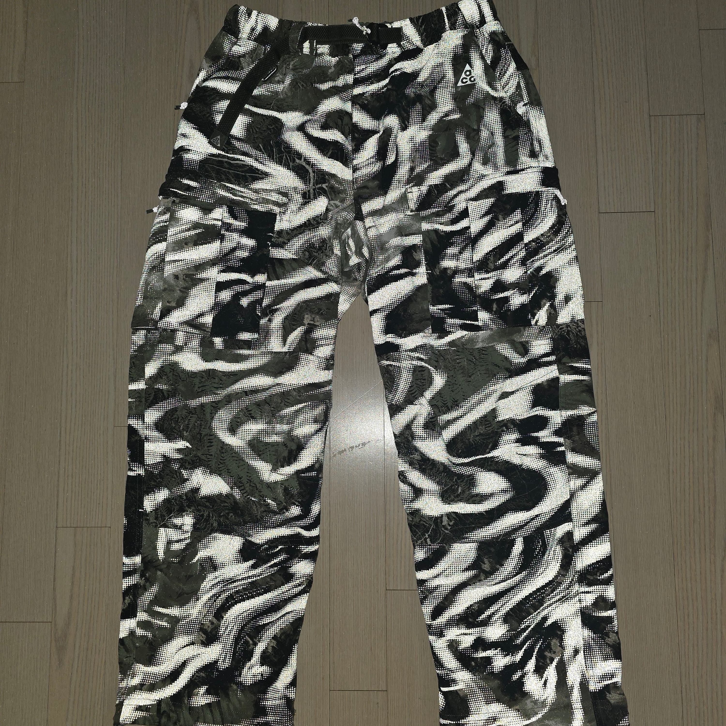 Nike ACG Smith Summit Allover Print Cargo Pants Oil Green - Asia 착용 스타일 - 1