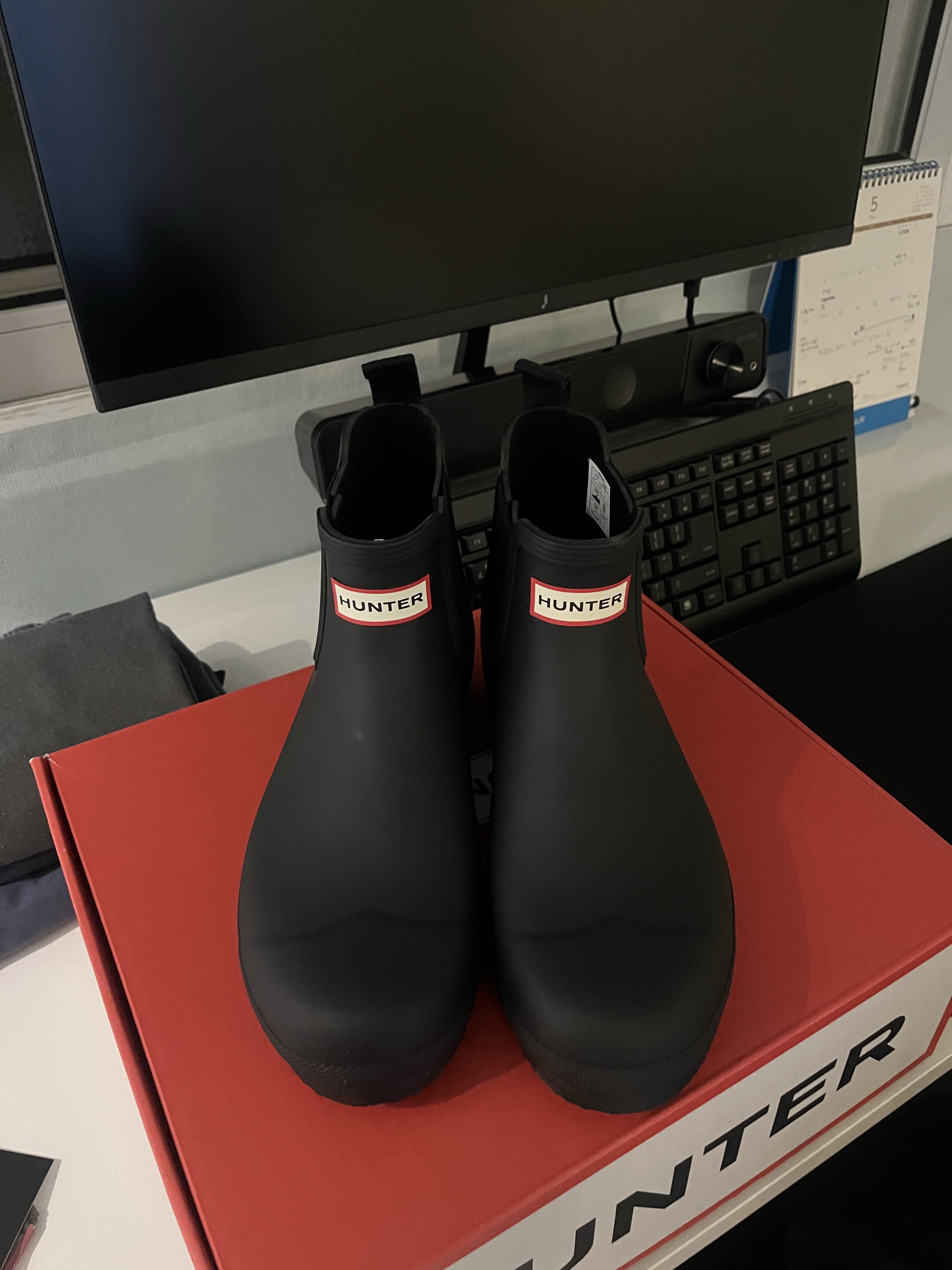 Hunter Original Chelsea Boots Black 착용 스타일 - 2
