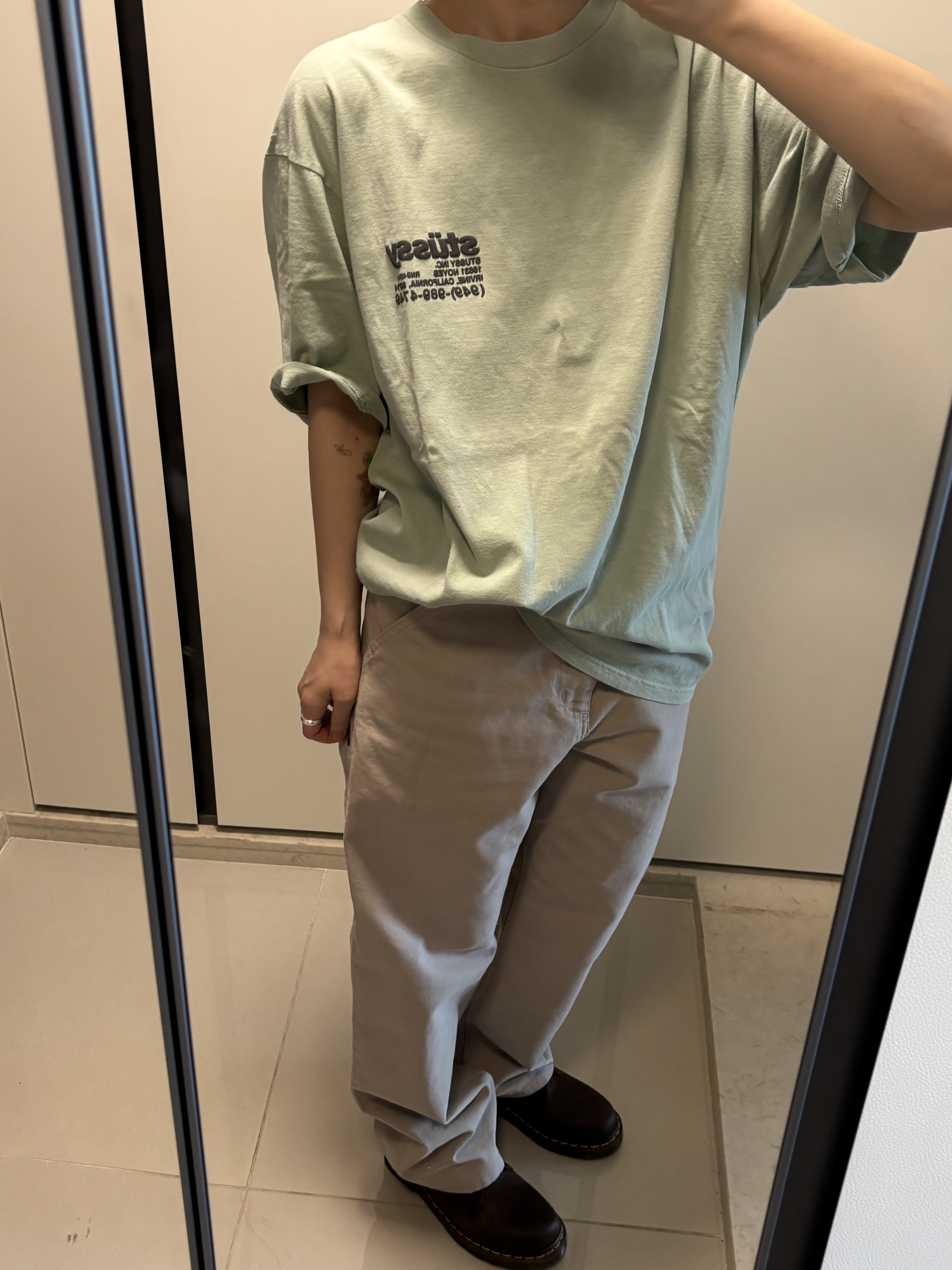 Stussy California Grown Pigment Dyed T-Shirt Granite, Carhartt WIP Single Knee Pants Dusky Beige 착용 스타일 - 1