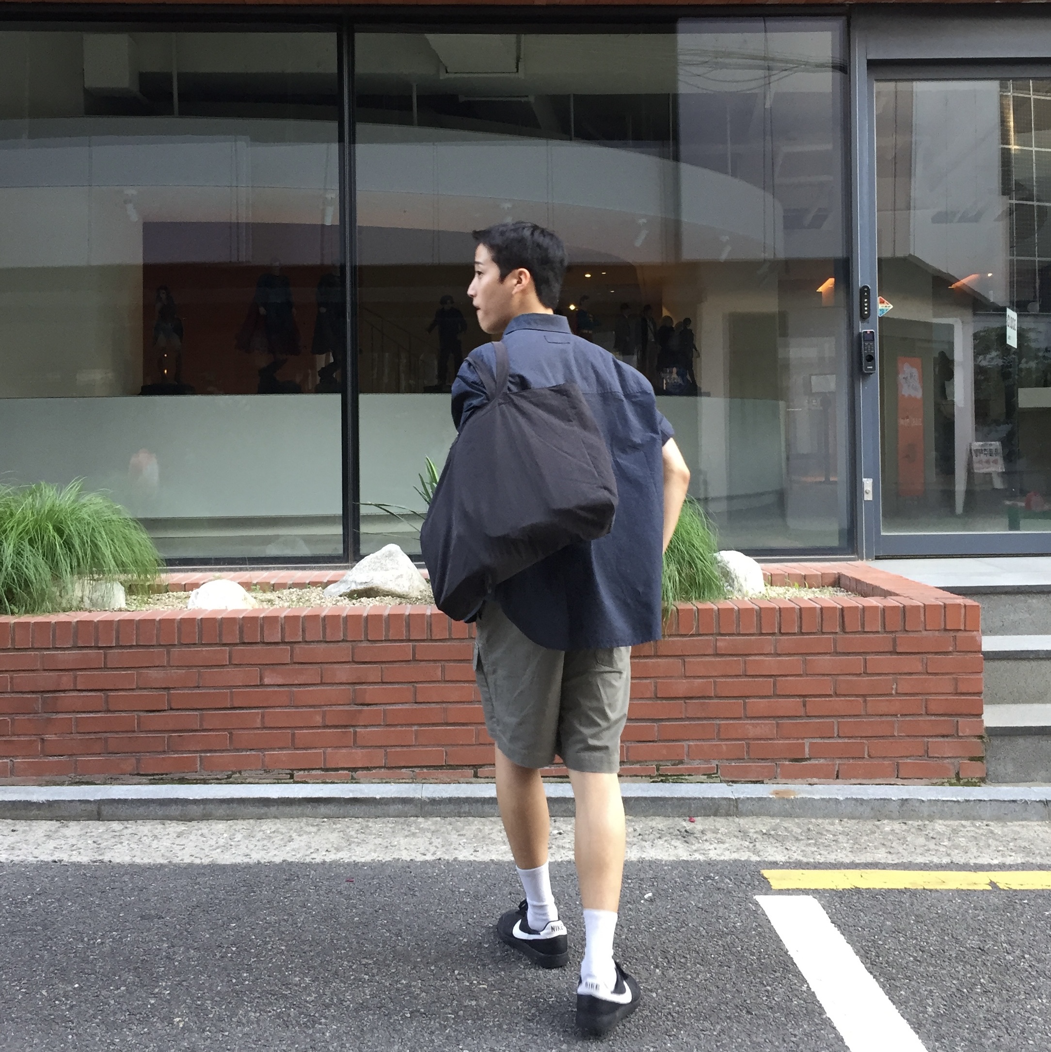 Nike Field General 82 SP Black and White 착용 스타일 - 2