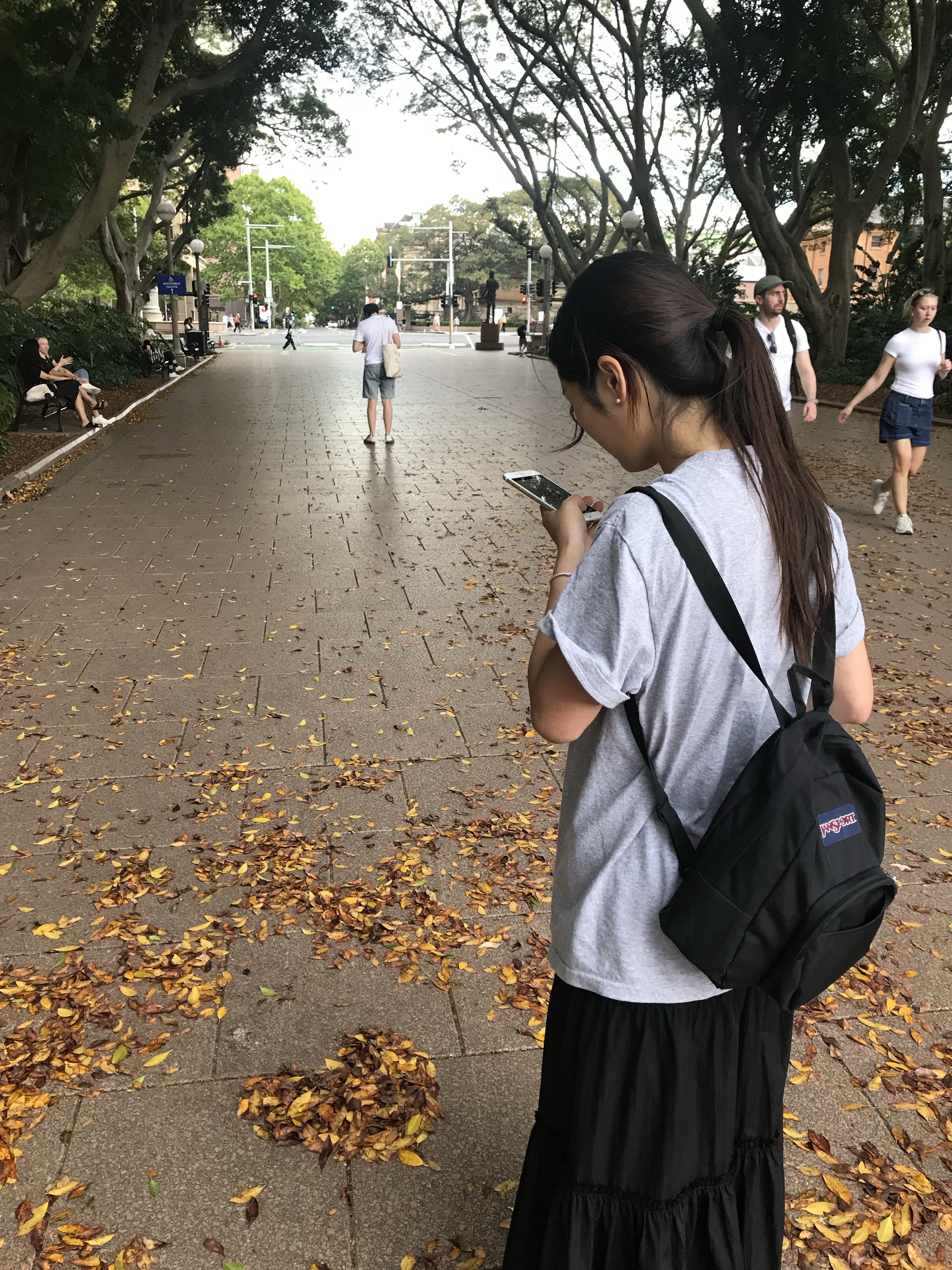 Supreme Announcing T-Shirt Heather Grey - 25SS 착용 스타일 - 2