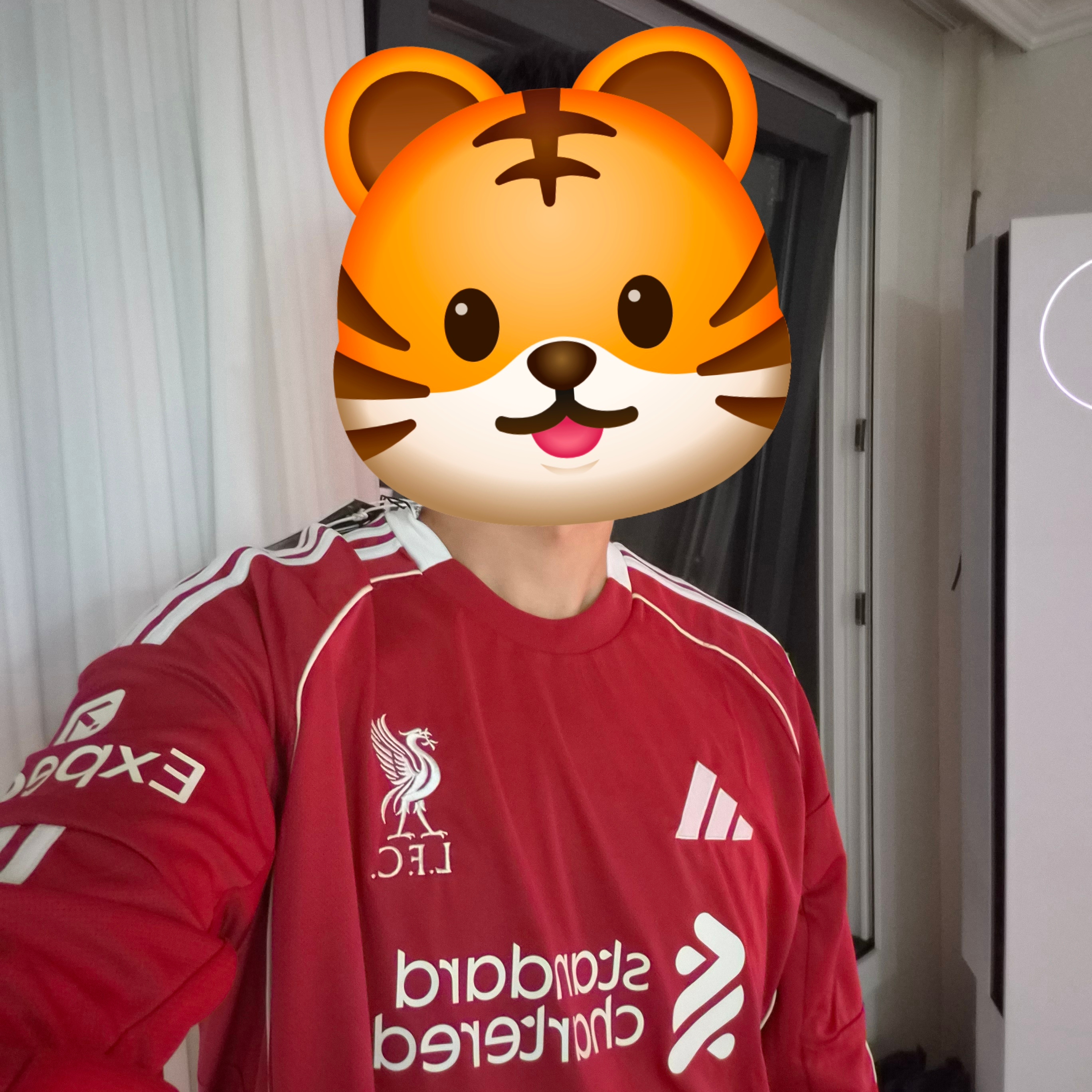 Adidas Liverpool FC 2025/26 Home Long Sleeve Jersey Strawberry Red - KR Sizing (Non Marking Ver.) 착용 스타일