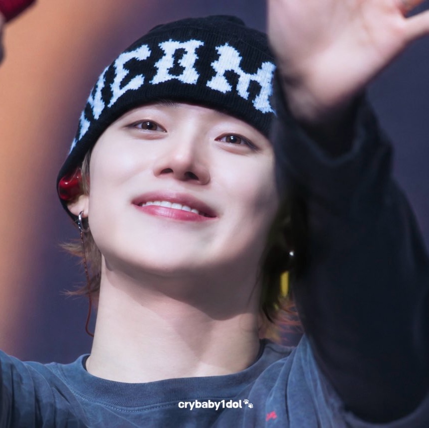Allincomplete Pompom Logo Jacquard Beanie Black 착용 스타일 - 2