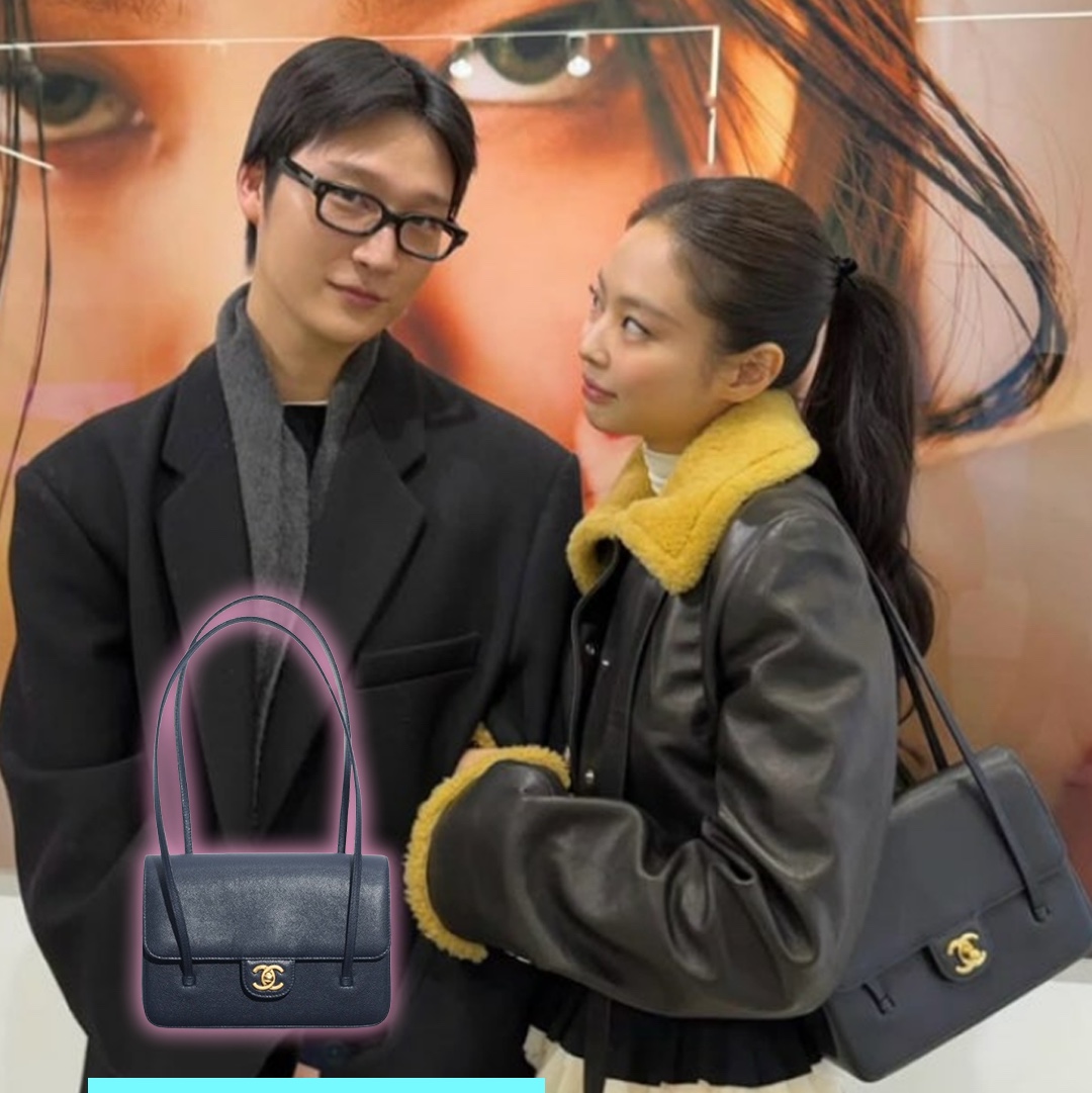 Chanel Small Flap Bag Grained Shiny Calfskin & Gold Dark Blue 착용 스타일 - 1