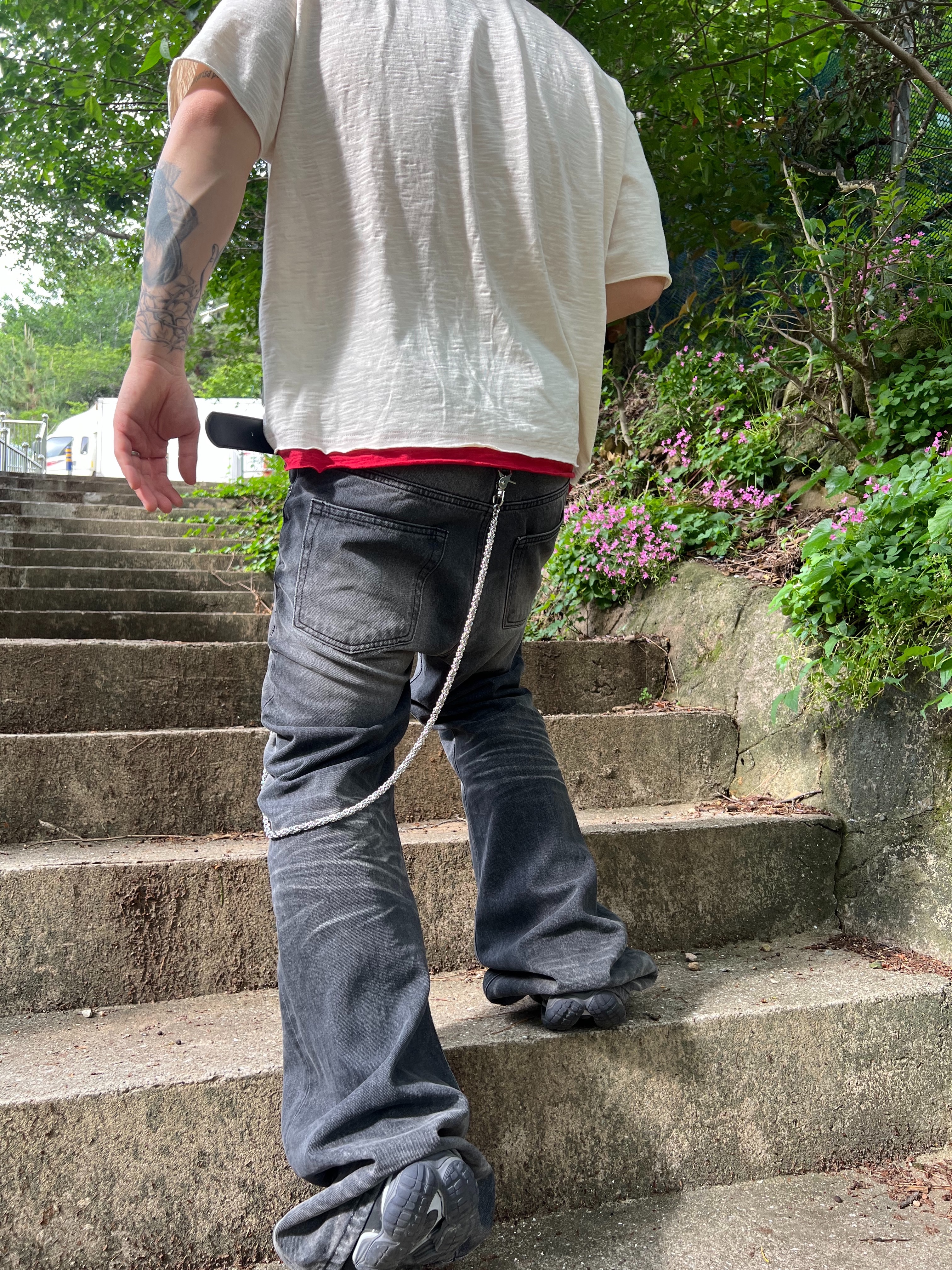 MJD Flared Denim Pants Black, Balenciaga Anatomic Runner Sneakers Grey 착용 스타일 - 3