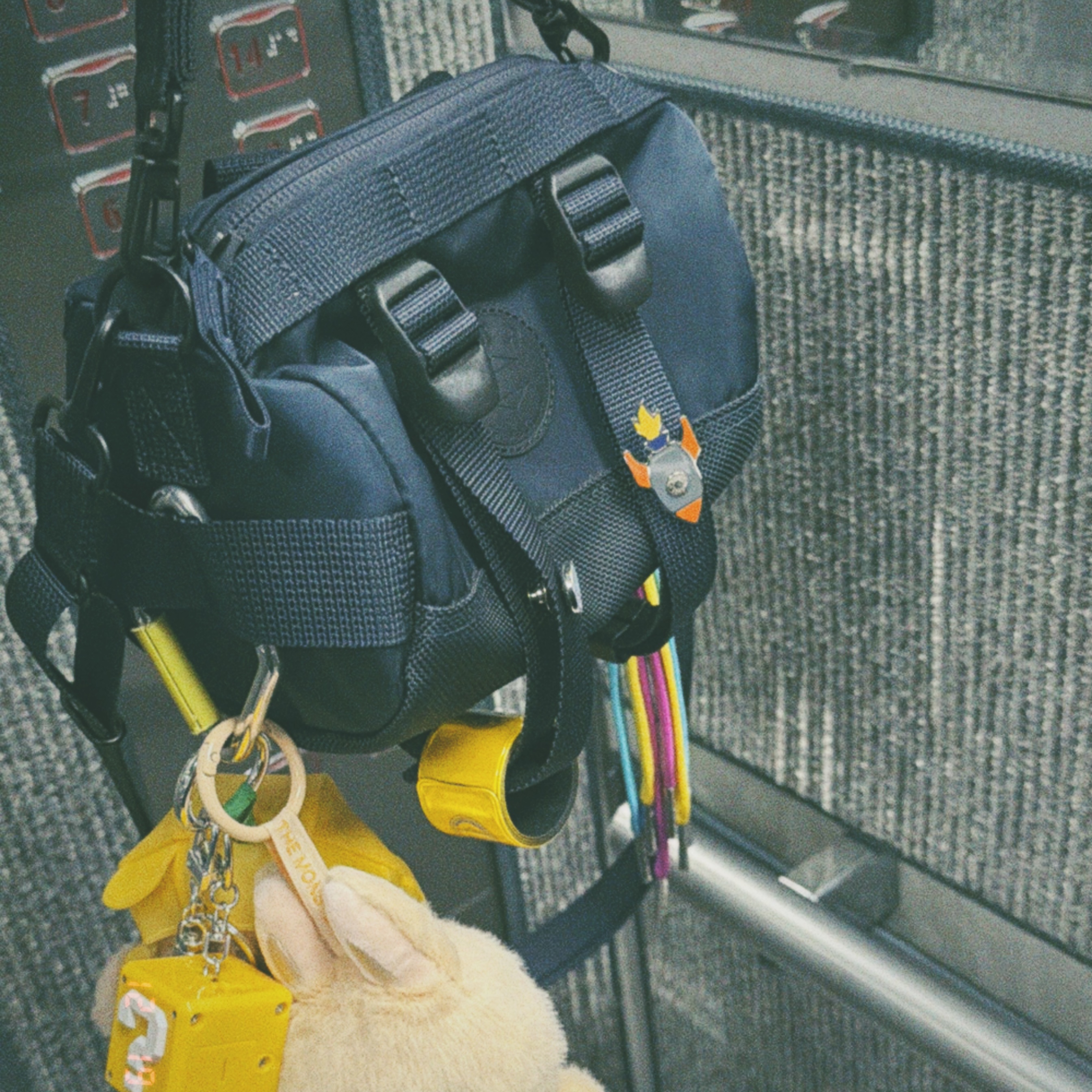 Porter Ride Roll Bag Iron Blue 착용 스타일