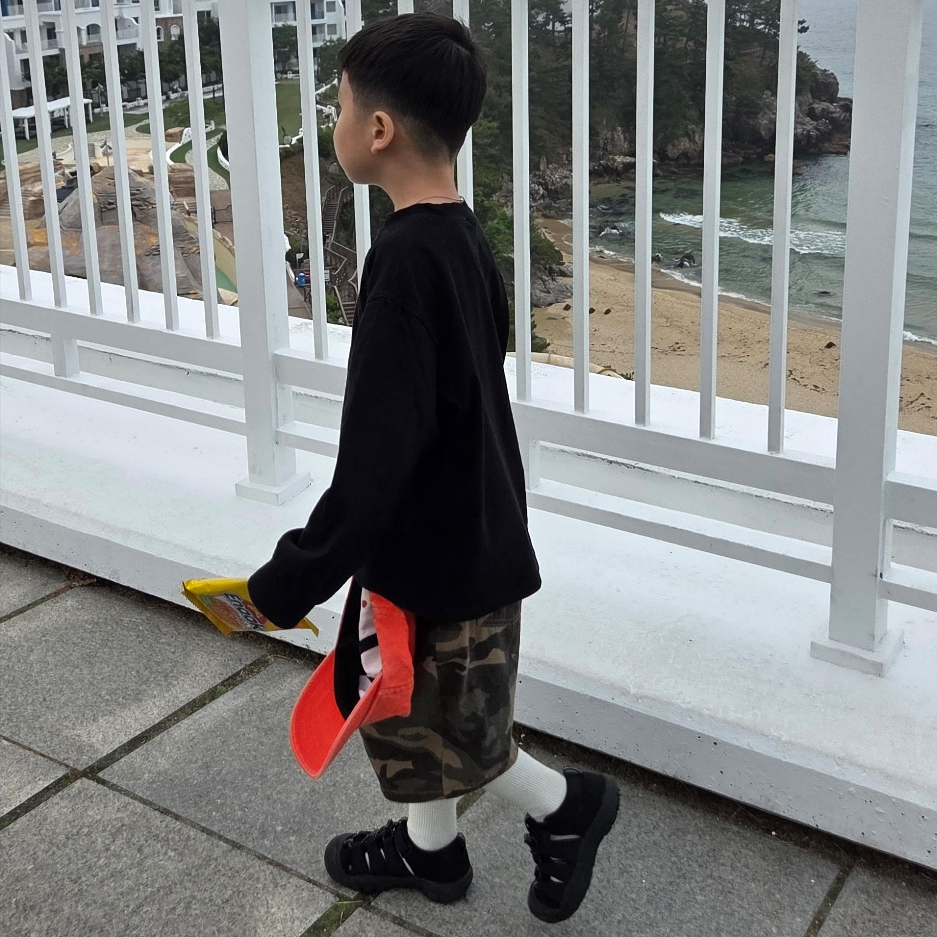 (Kids) Keen Newport H2 Triple Black 착용 스타일