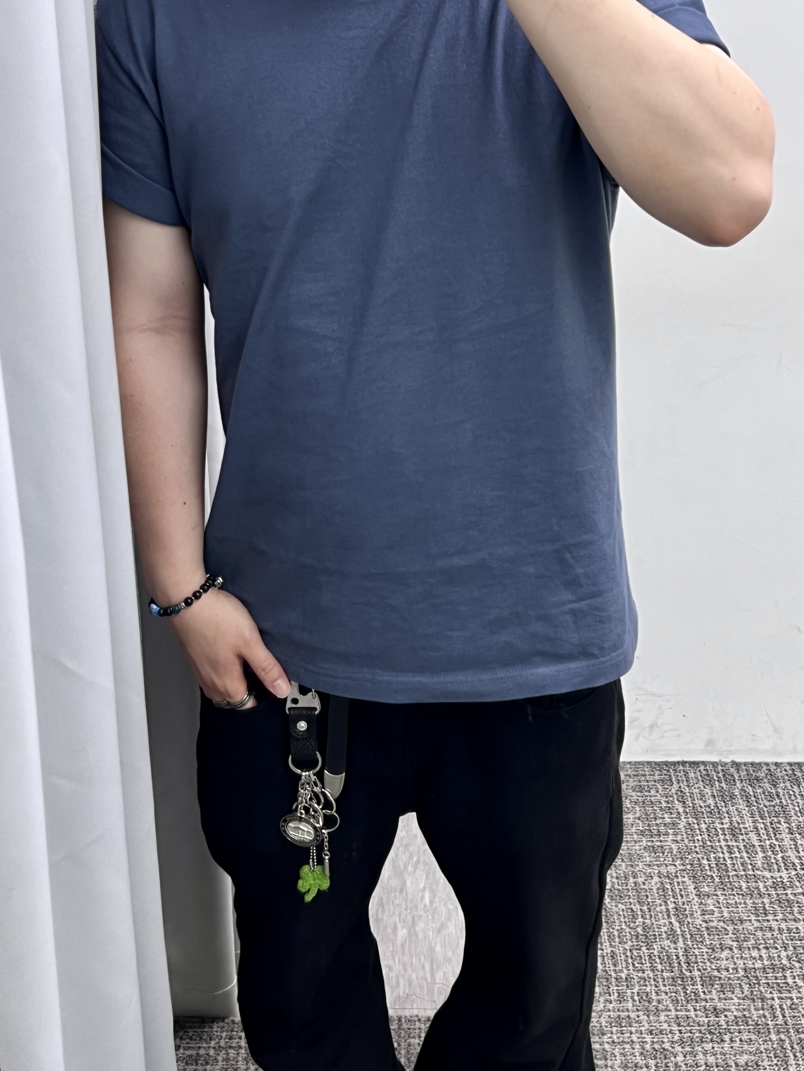 Balenciaga Rubber Space Shoe Matte Black 착용 스타일 - 5
