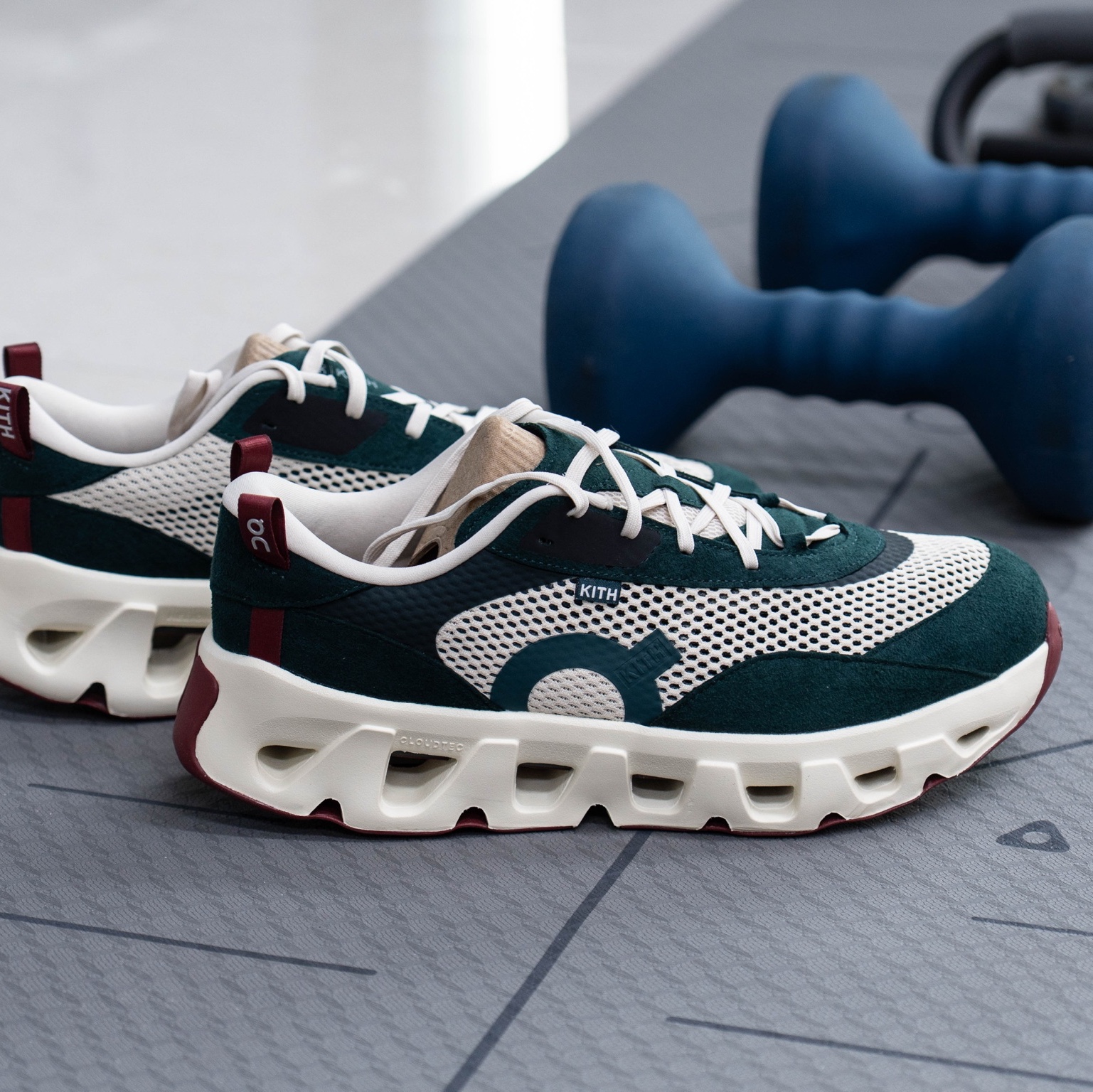 On Running x Kith K-Tech 2 Spirulina Barley 착용 스타일