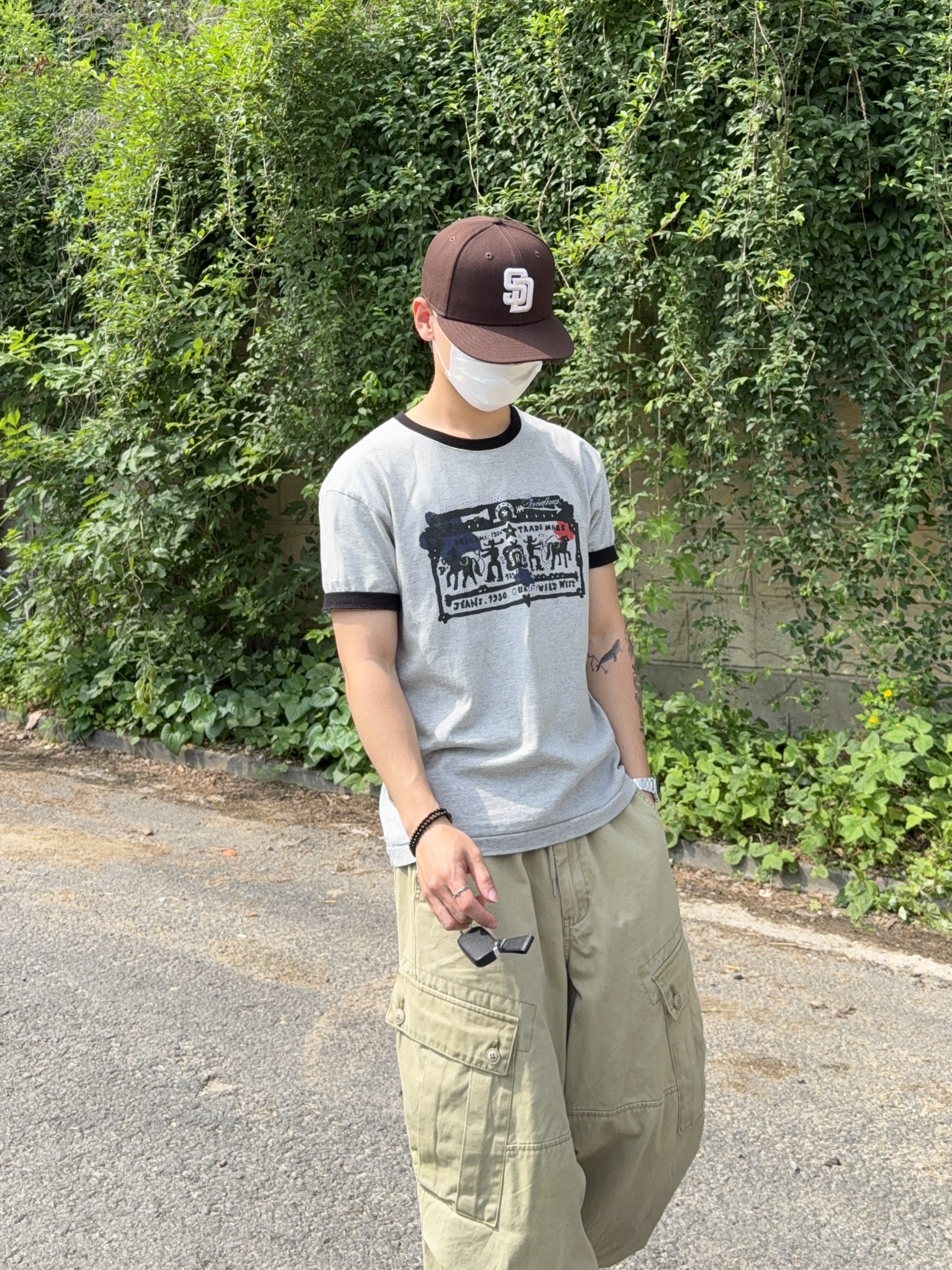 Thevinylhouse Cowboy Pictogram Ringer Tee Grey, [KREAM 단독] Thevinylhouse Cowboy Pictogram Ringer Tee Black 착용 스타일 - 4