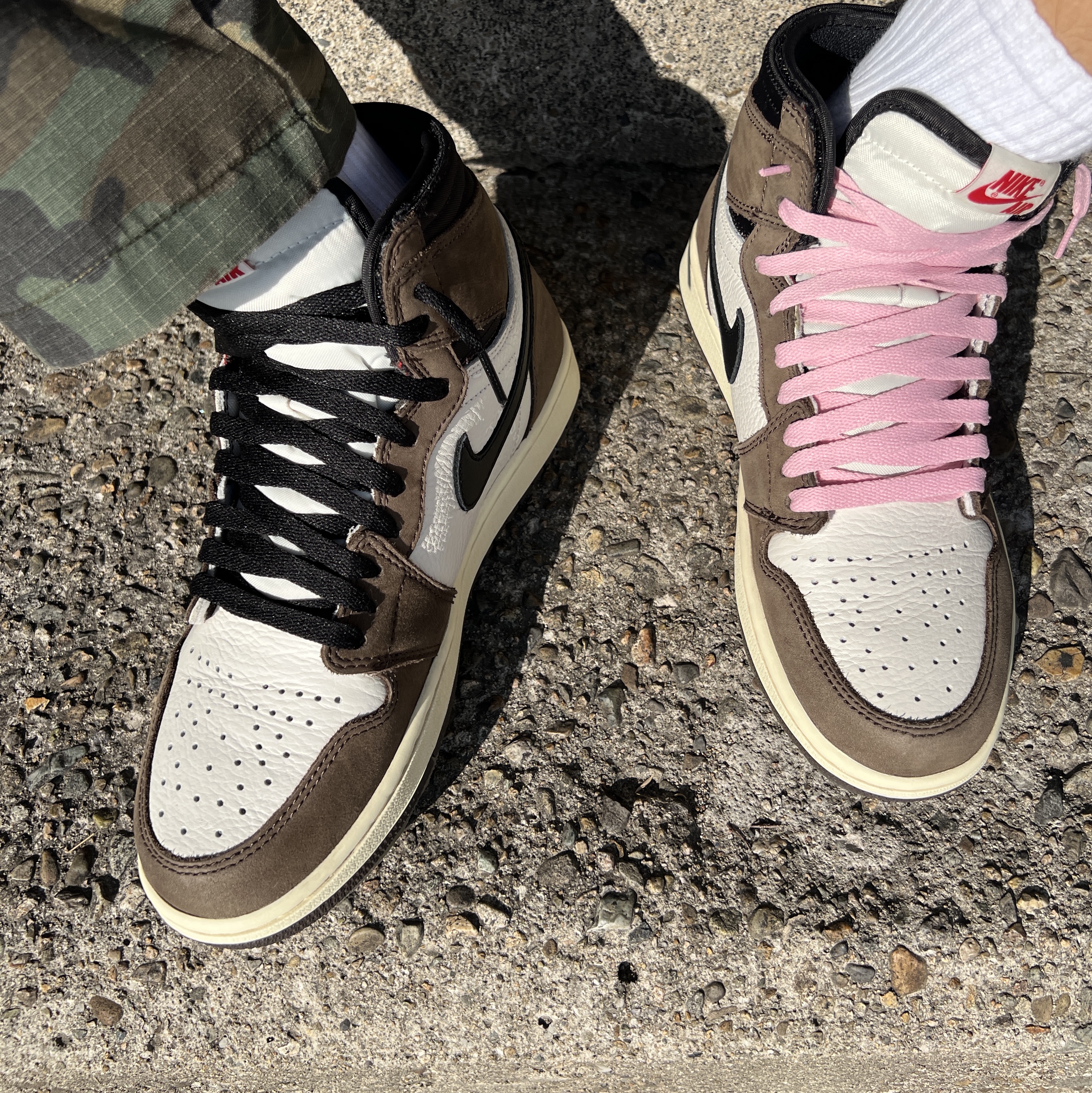 Jordan 1 x Travis Scott Retro High OG SP Mocha 착용 스타일 - 3