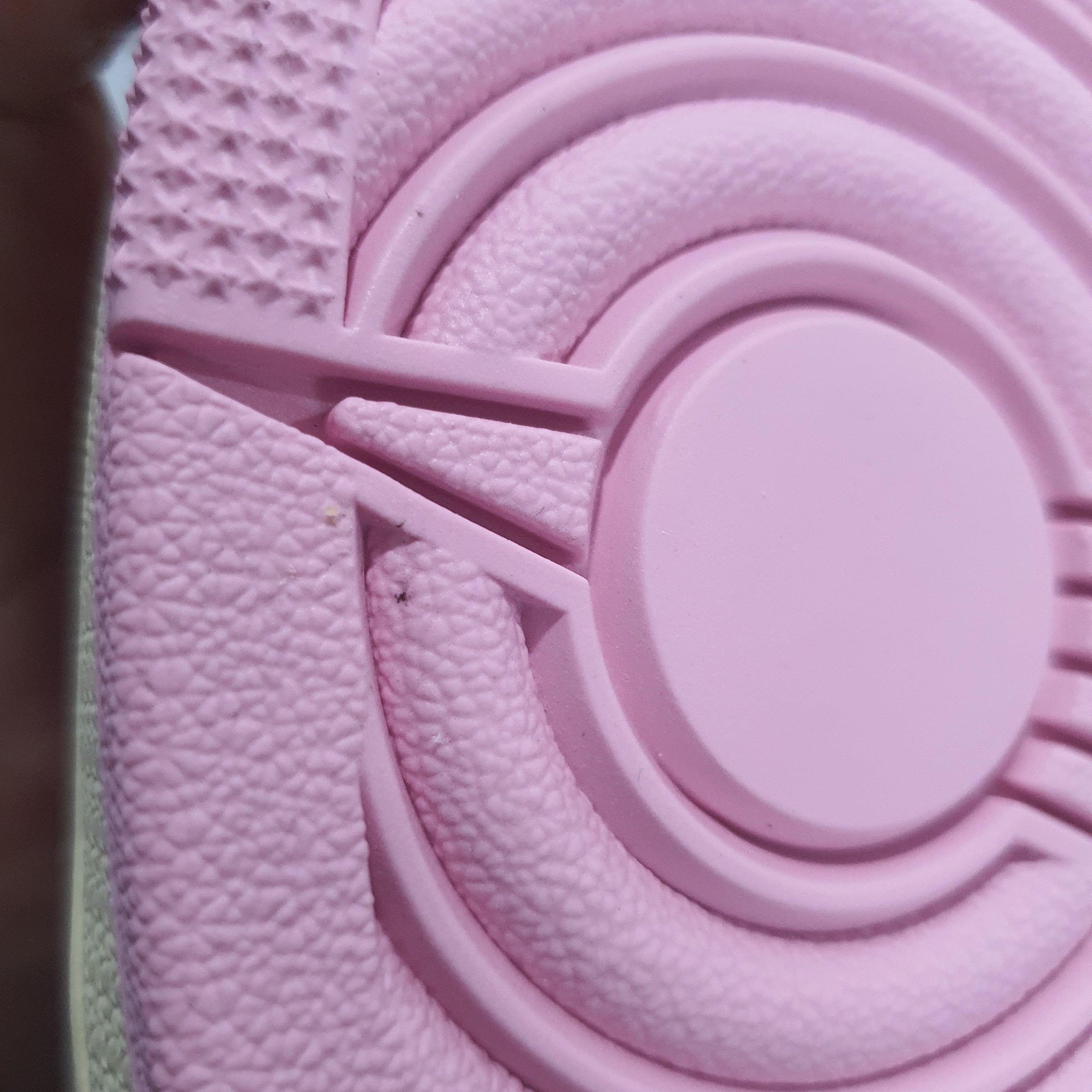 Jordan 1 x Travis Scott Retro Low OG SP Muslin Shy Pink 착용 스타일 - 9