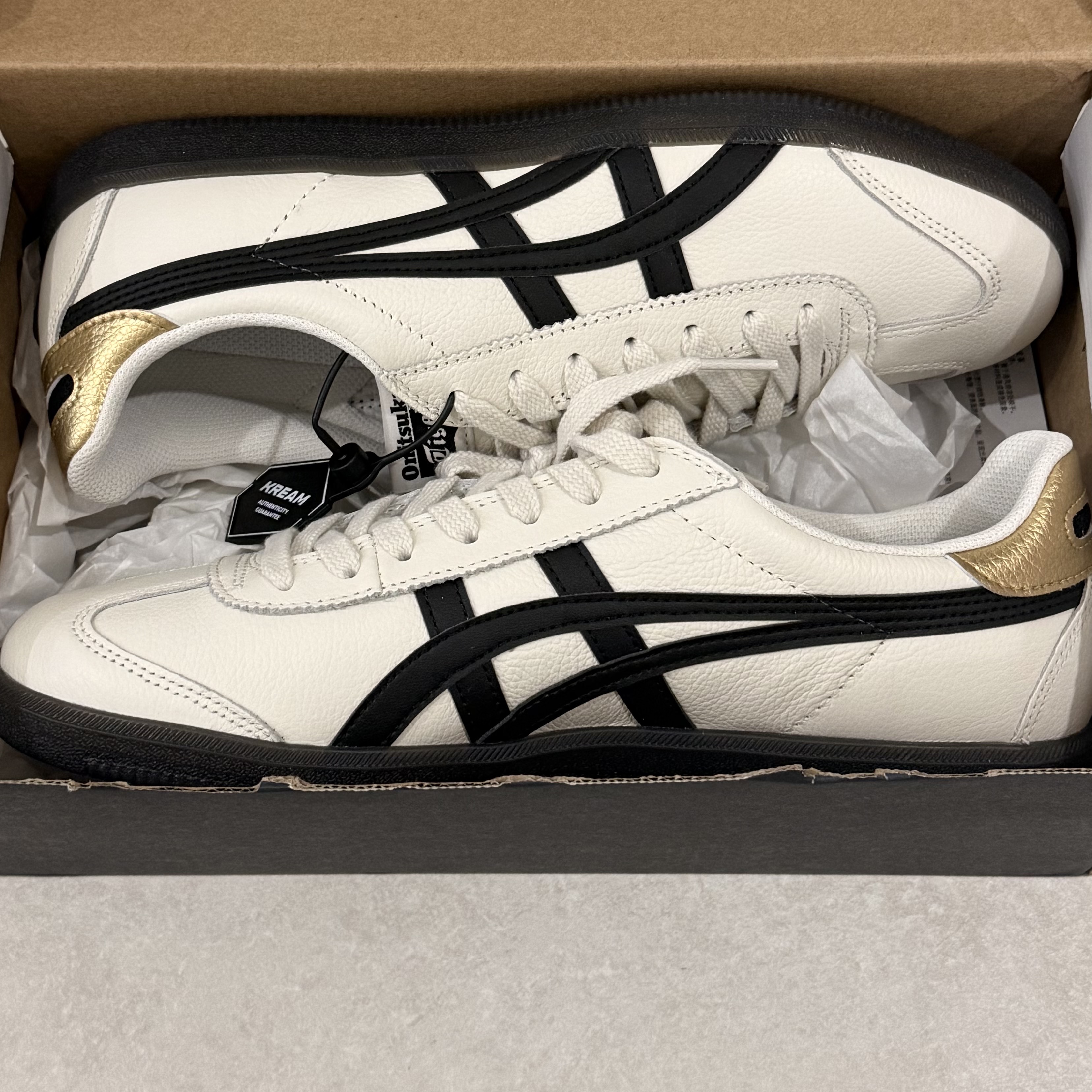 Onitsuka Tiger Tokuten White Black 착용 스타일 - 2