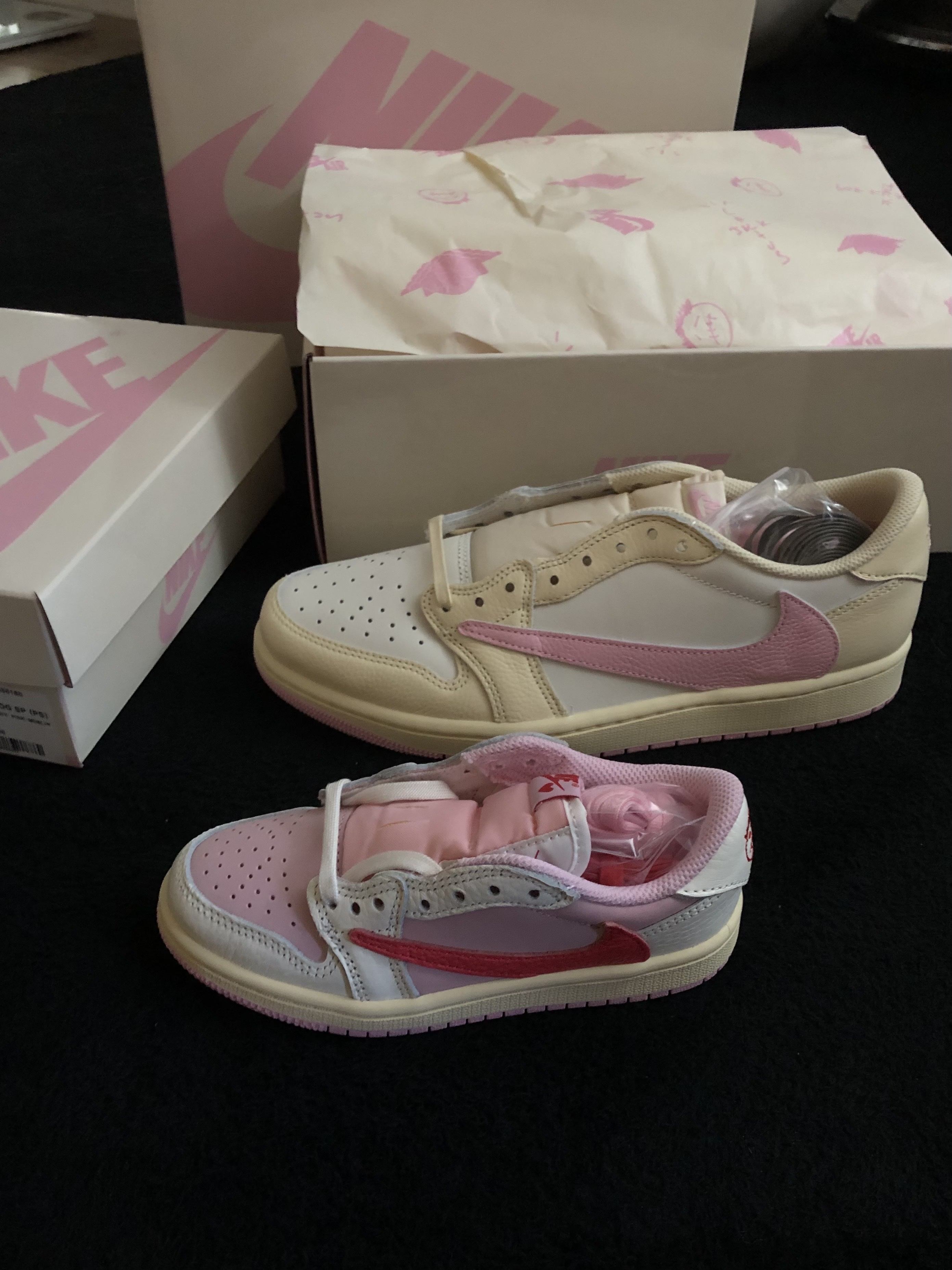 Jordan 1 x Travis Scott Retro Low OG SP Sail Tropical Pink, Jordan 1 x Travis Scott Retro Low OG SP Muslin Shy Pink 착용 스타일 - 2