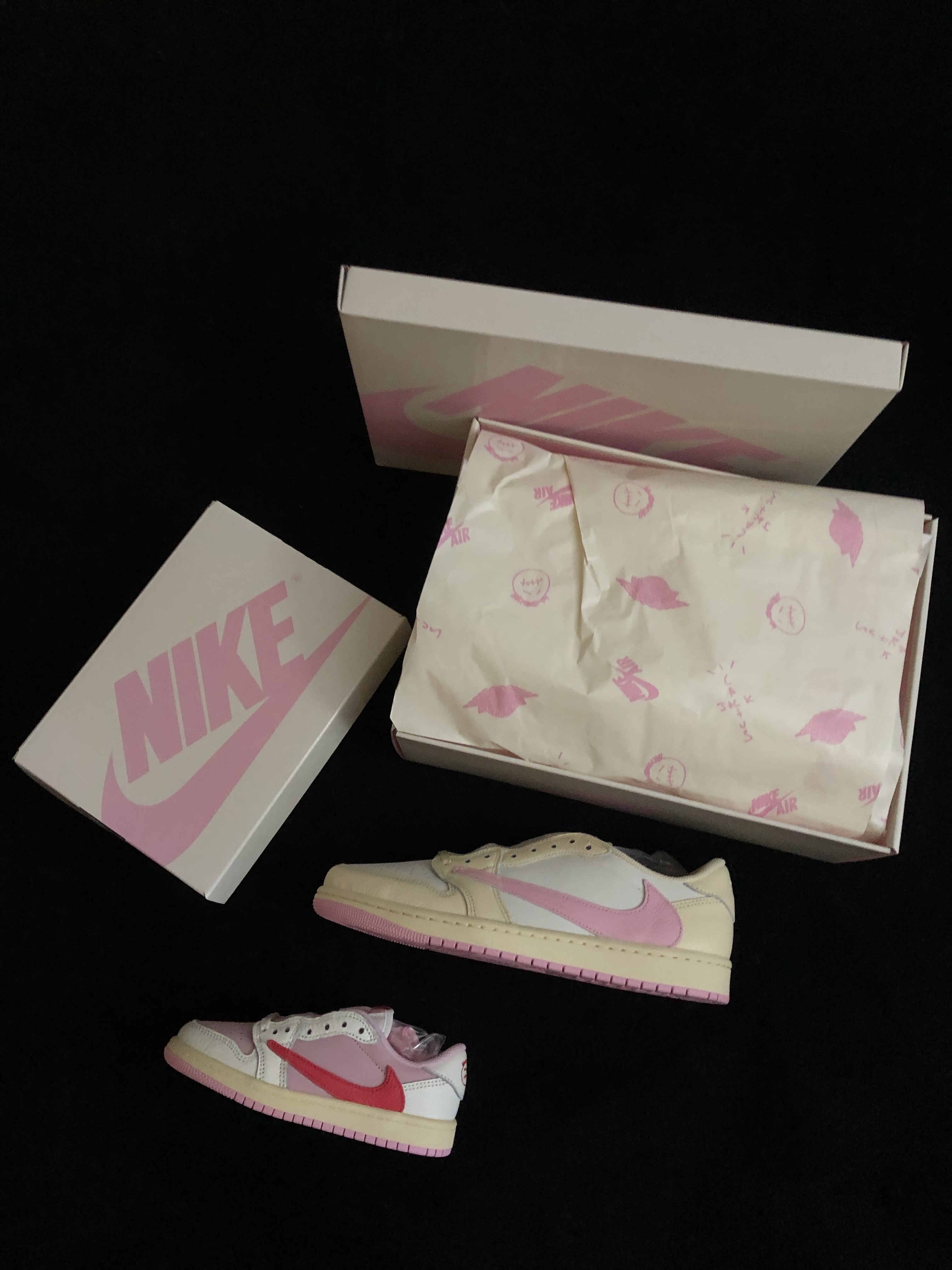 Jordan 1 x Travis Scott Retro Low OG SP Sail Tropical Pink, Jordan 1 x Travis Scott Retro Low OG SP Muslin Shy Pink 착용 스타일 - 1