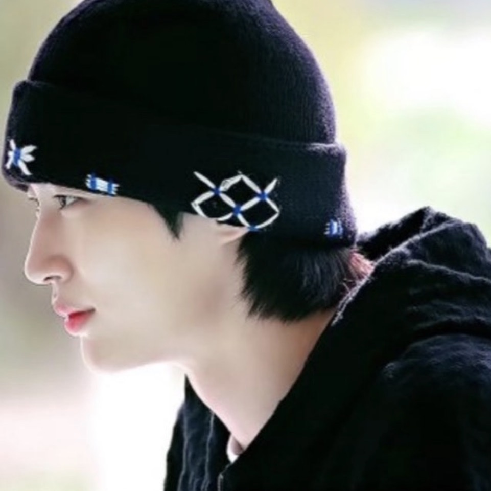 Ader Error Hoodie Zip-Up Product. 25 Noir, Ader Error Beanie Product. 73 Noir 착용 스타일 - 2