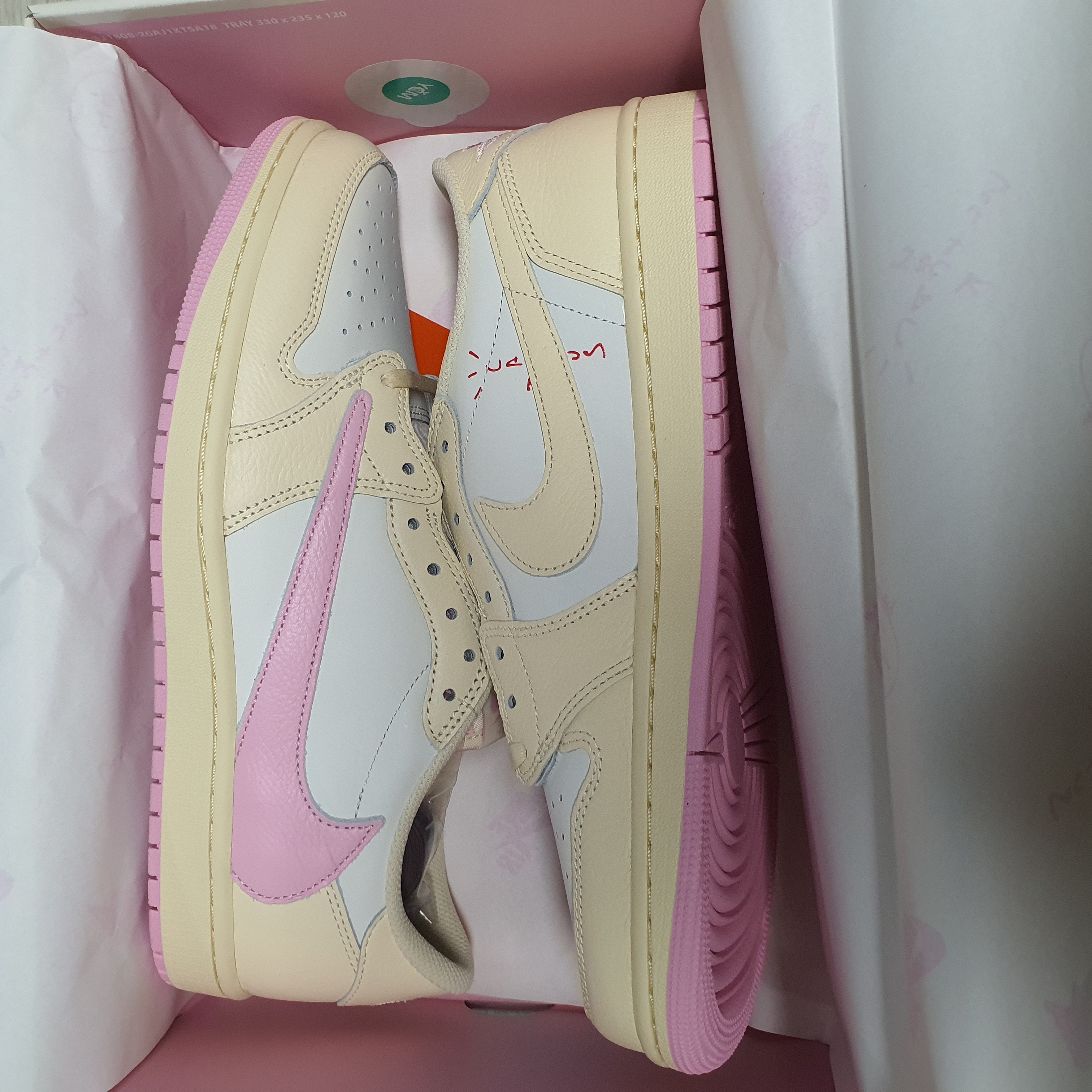 Jordan 1 x Travis Scott Retro Low OG SP Muslin Shy Pink 착용 스타일 - 1
