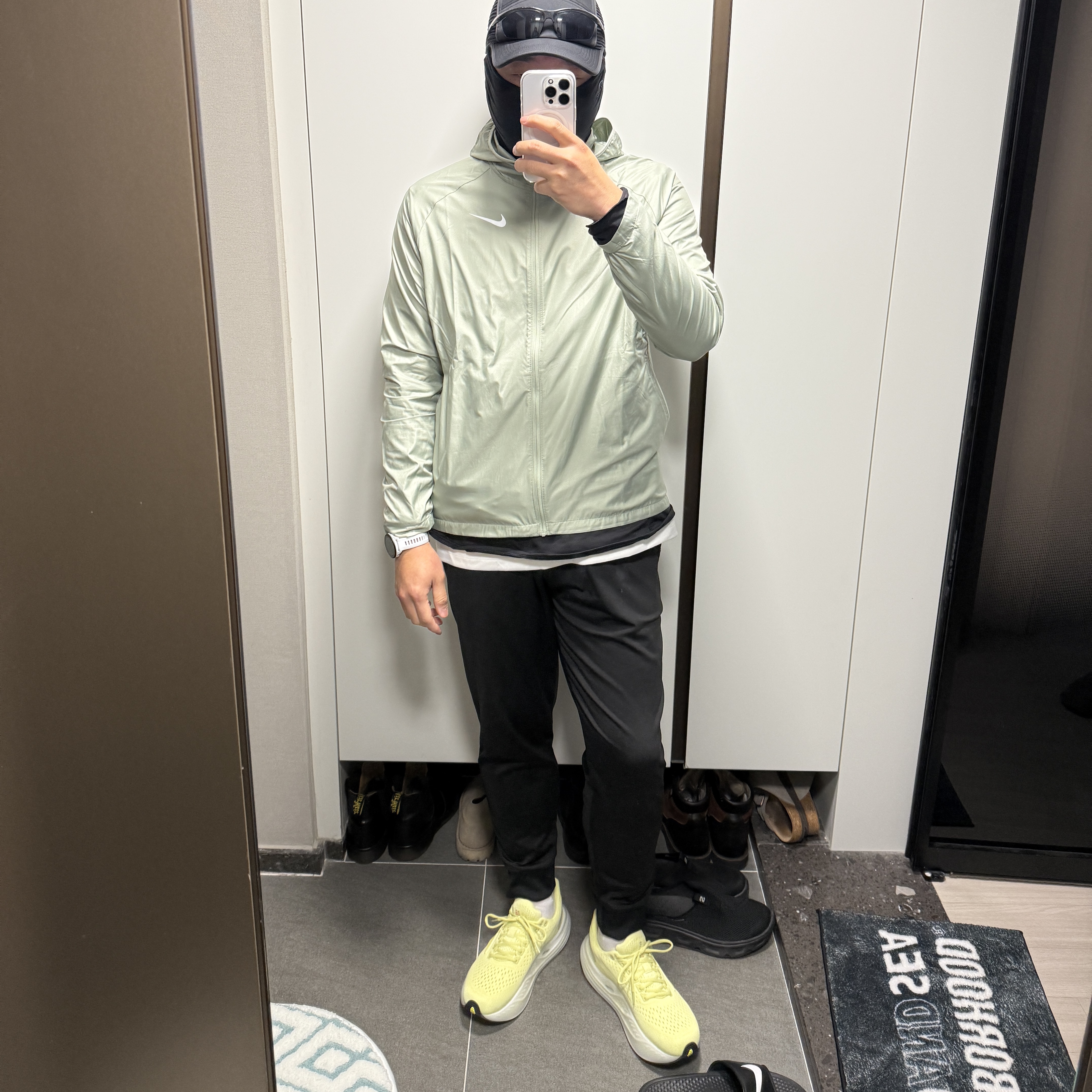 Nike NSW Dri-Fit Running Jacket Smoke Grey - Asia, [10% 적립] Garmin Forerunner 165 GPS Mist Gray White Stone 착용 스타일