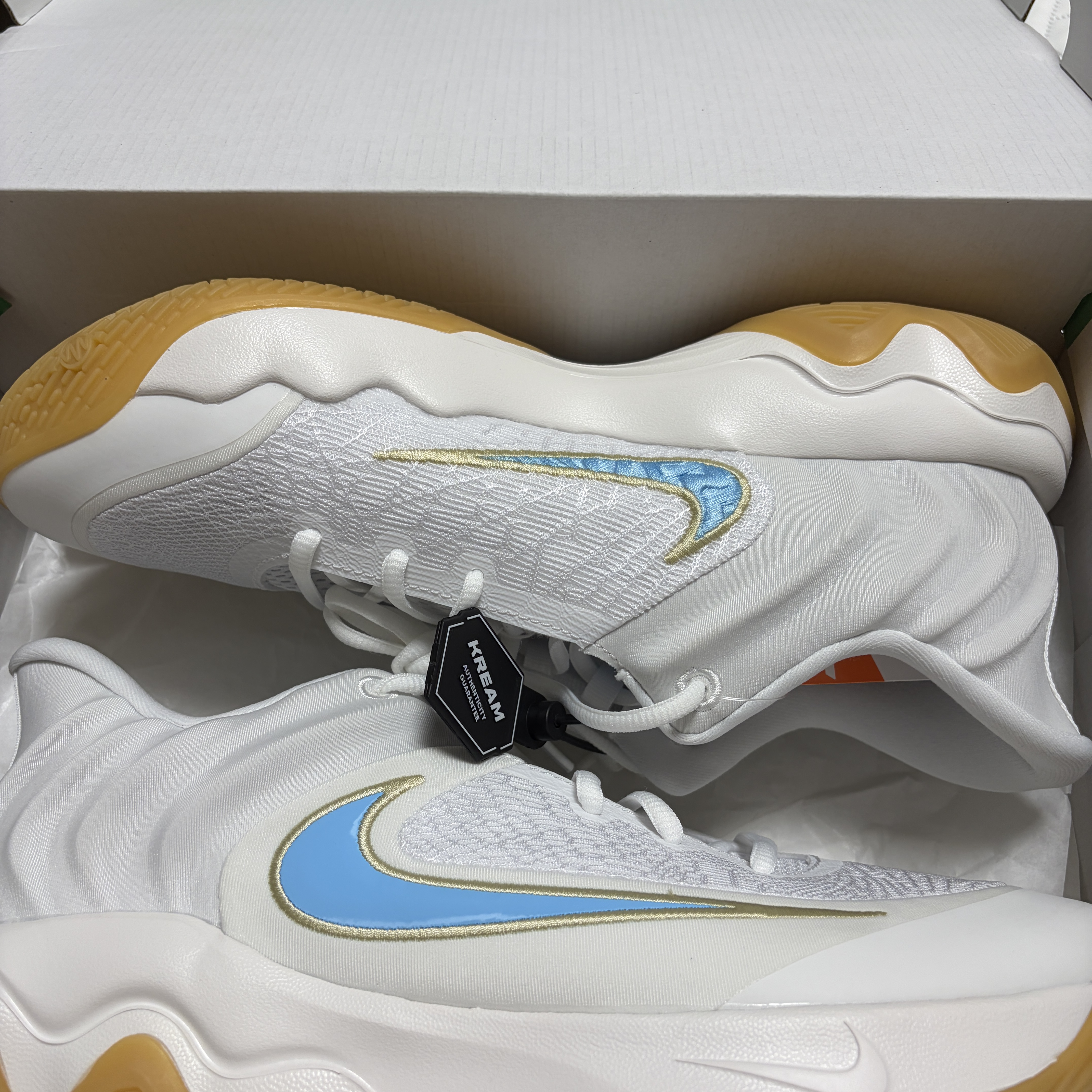 Nike Giannis Immortality 4 EP White Team Gold 착용 스타일 - 1