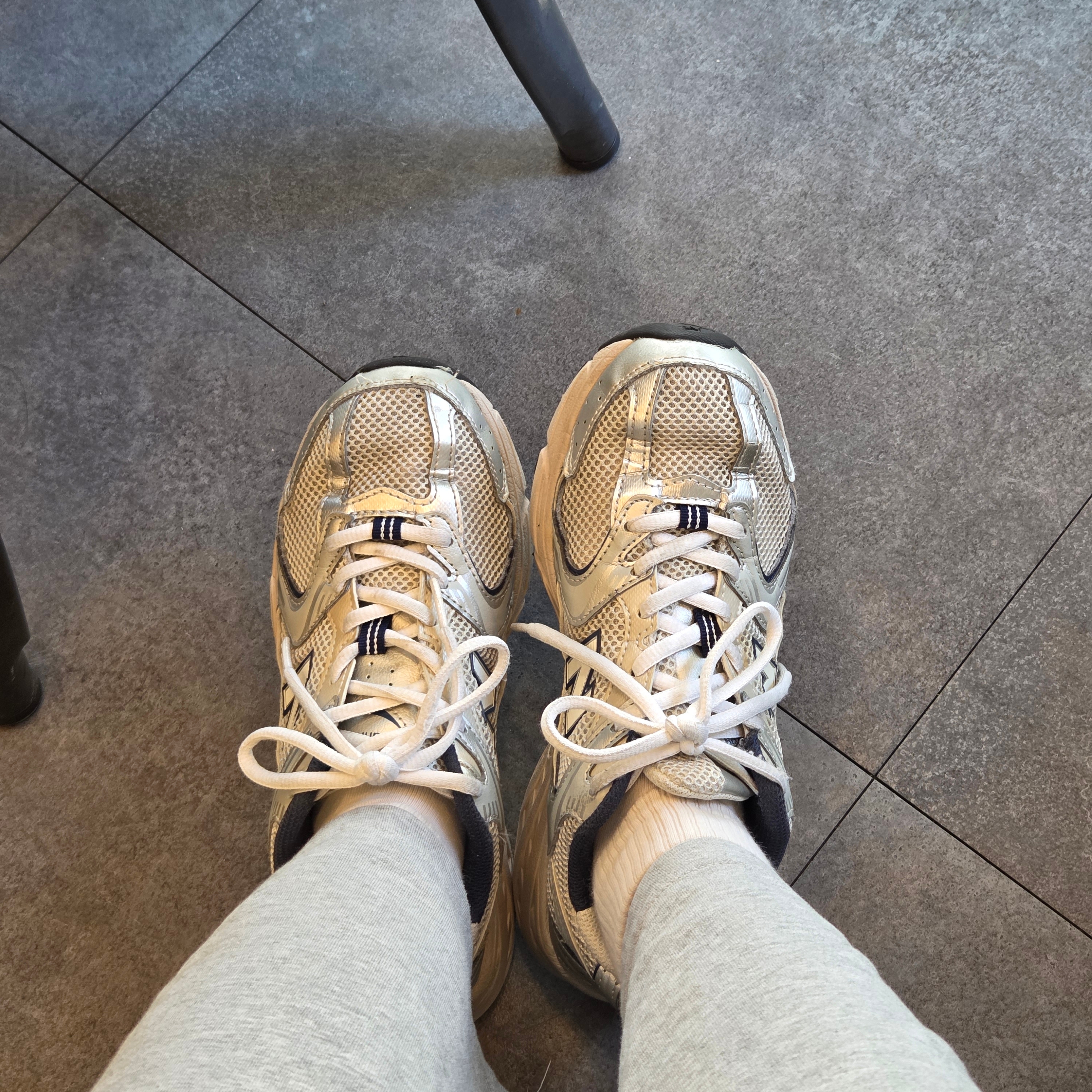 New Balance 530 Steel Grey 착용 스타일