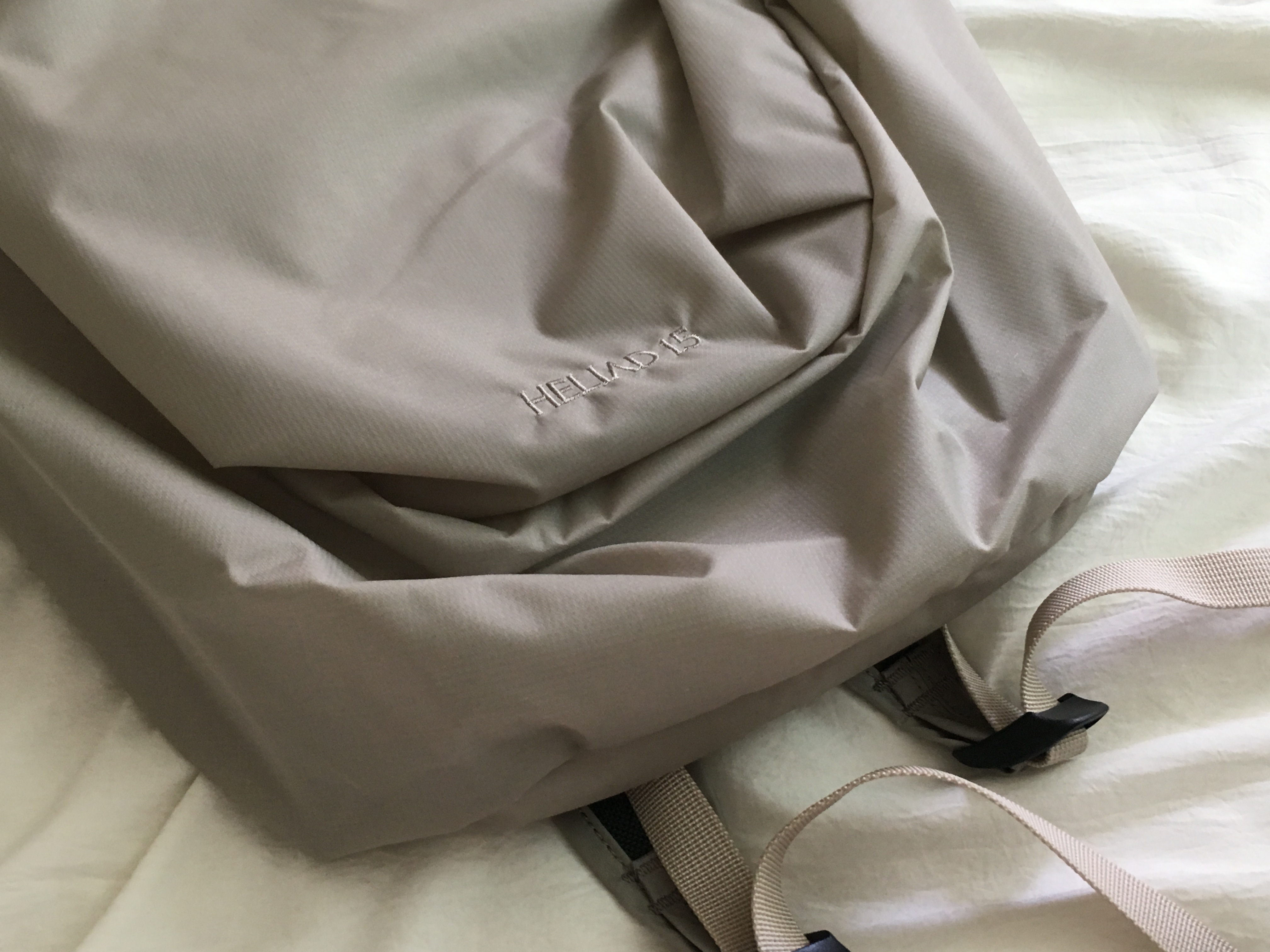 Arc'teryx Heliad 15 Backpack Rune 착용 스타일 - 2