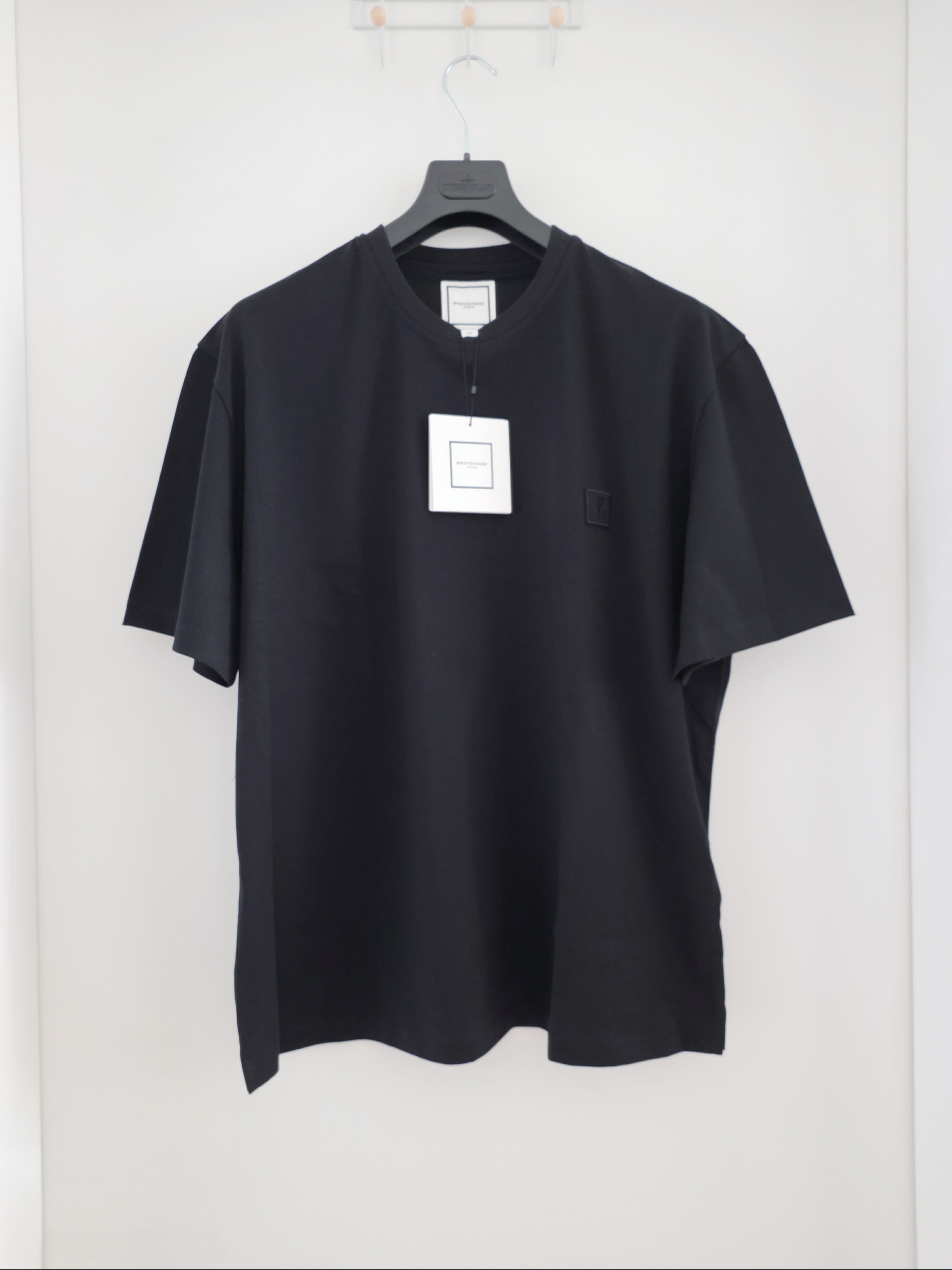 Wooyoungmi Flower Back Logo T-Shirt Black - 26FW 착용 스타일 - 3