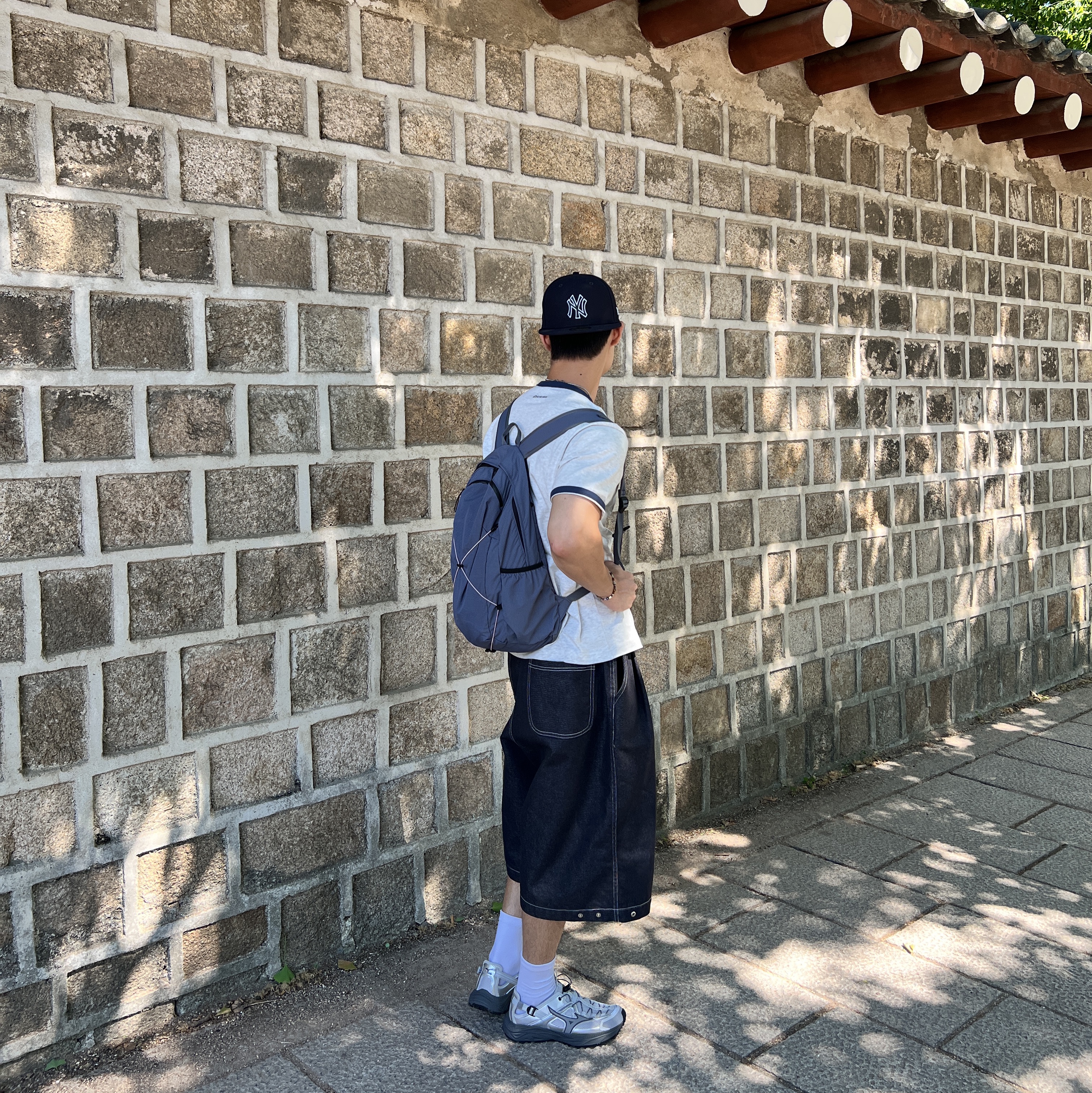 [KREAM 단독] MAZIUNTITLED Roam Pack Dusty Blue 착용 스타일 - 1