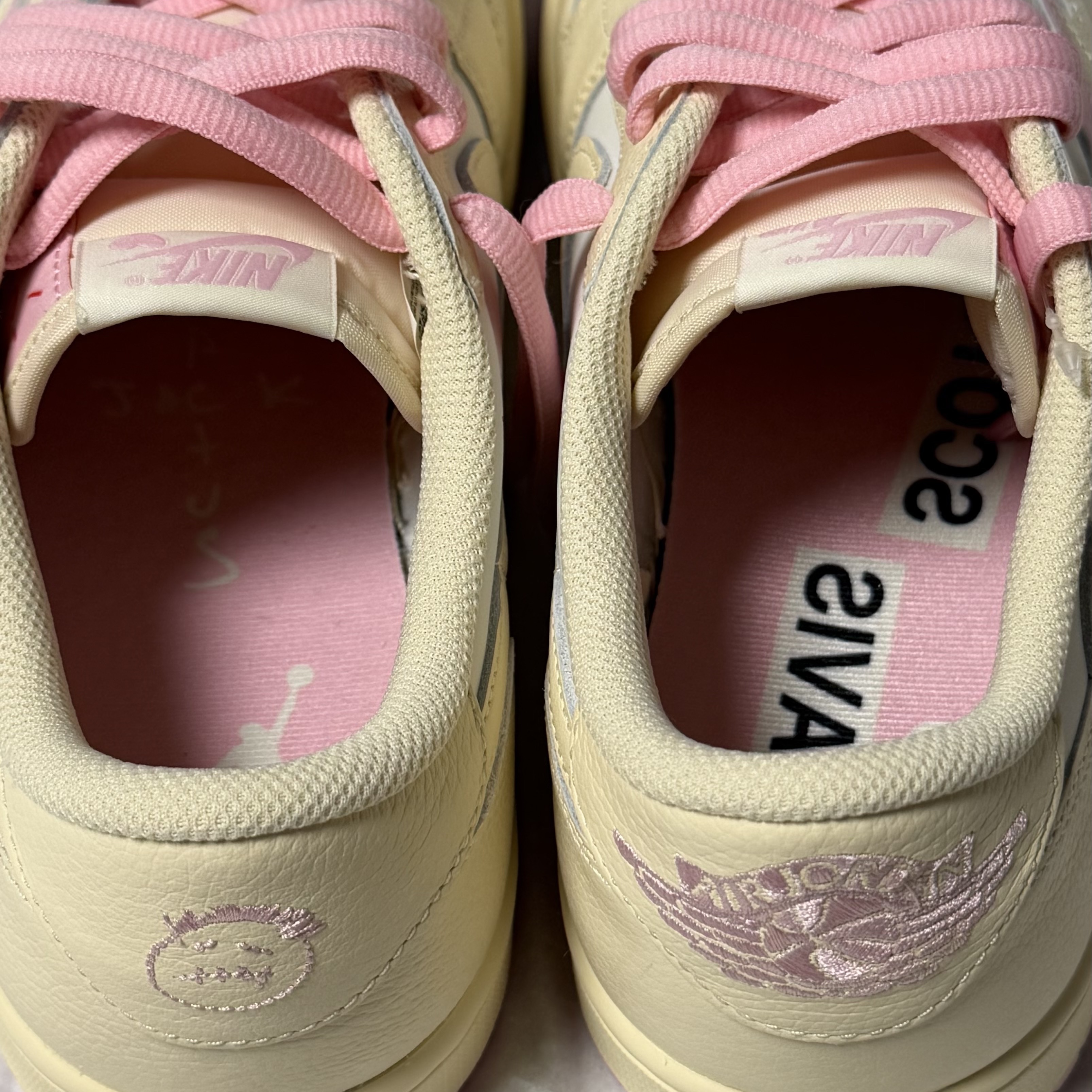 Jordan 1 x Travis Scott Retro Low OG SP Muslin Shy Pink 착용 스타일 - 6