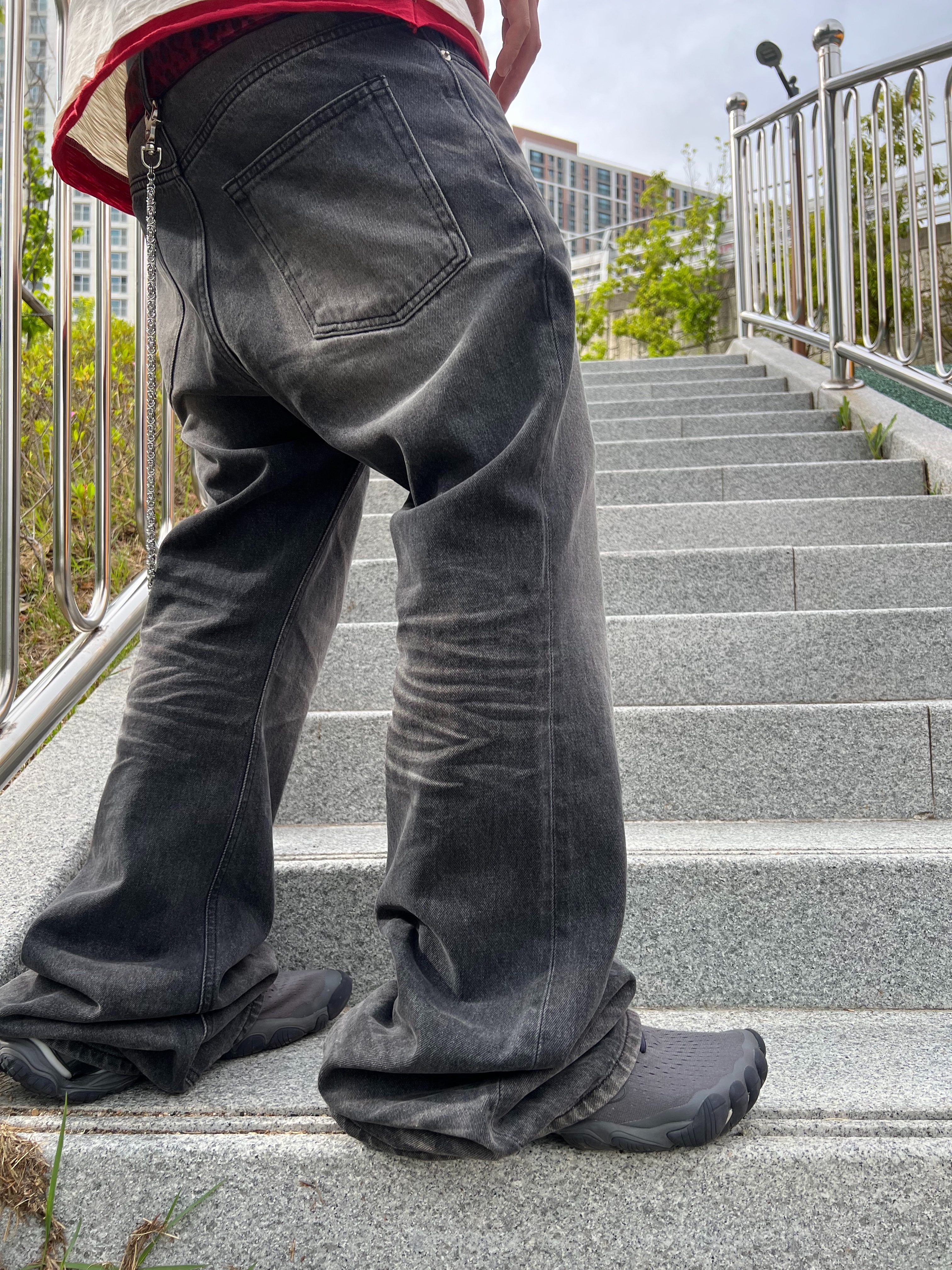 MJD Flared Denim Pants Black, Balenciaga Anatomic Runner Sneakers Grey 착용 스타일 - 4