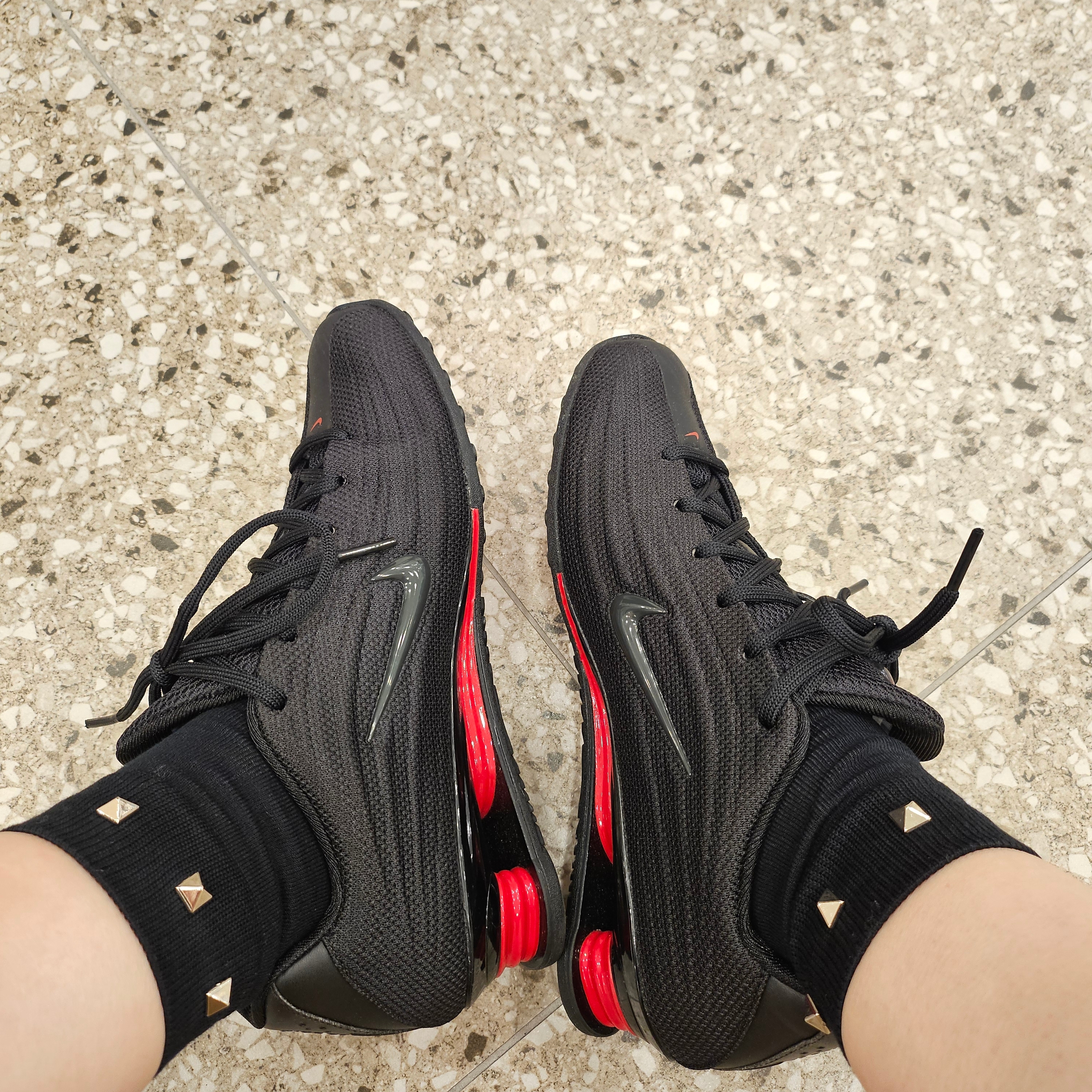 (W) Nike Shox Z Black University Red 착용 스타일 - 3