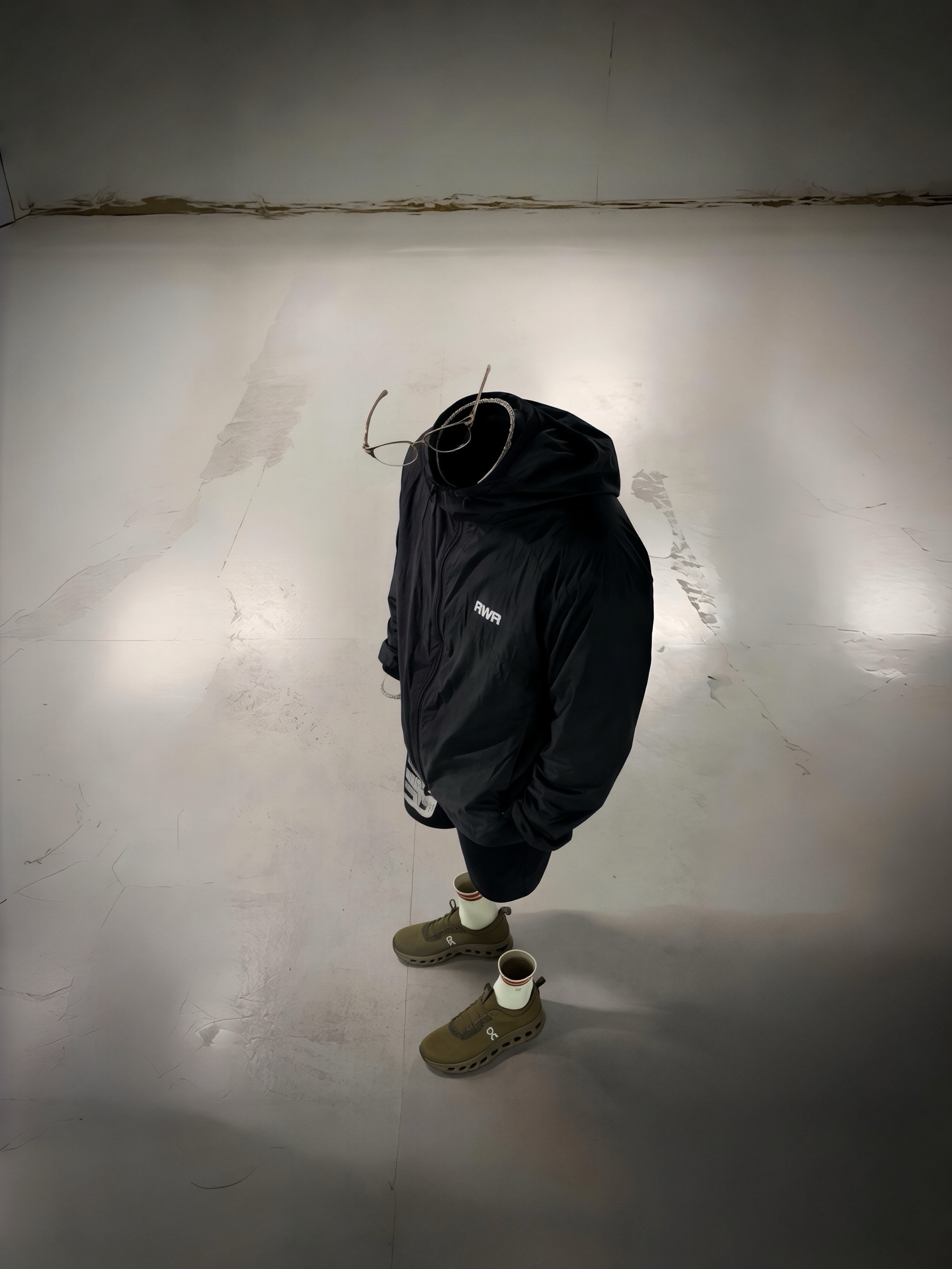 Chrome Hearts Vertical Smile II Classic Brown Gold Plated, [KREAM 단독] runwhither Windbreaker Jacket Black 착용 스타일