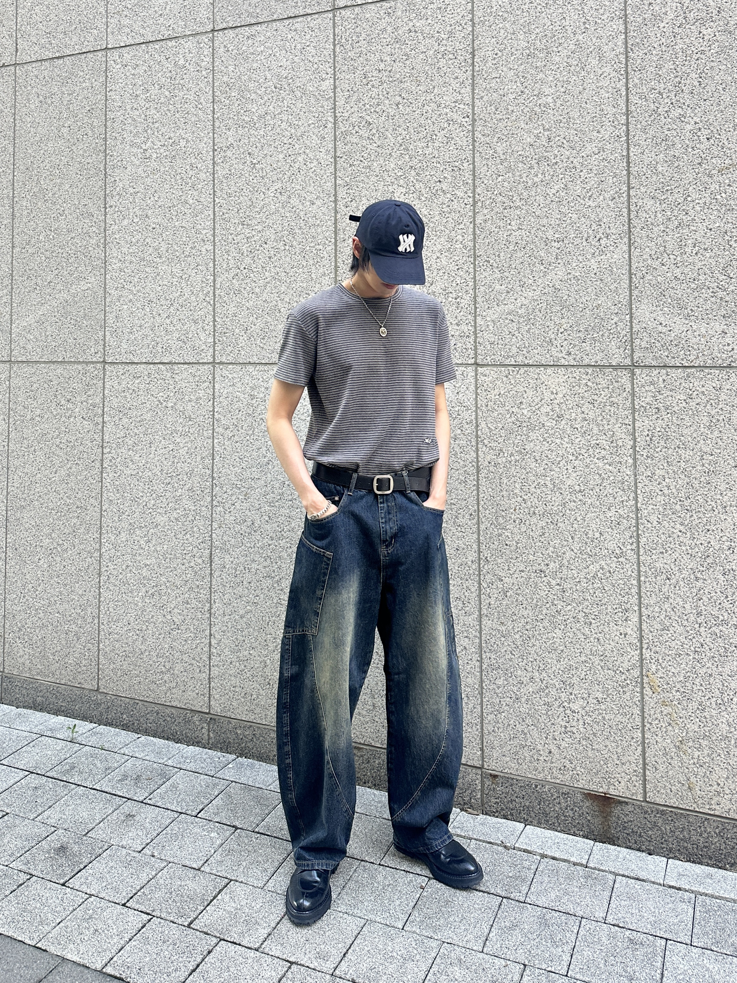 Farfromwhat Far Patch Logo Cap Navy, Undermycar MU.128 Original Logo Cracked Leather Belt Silver / Black 착용 스타일 - 2